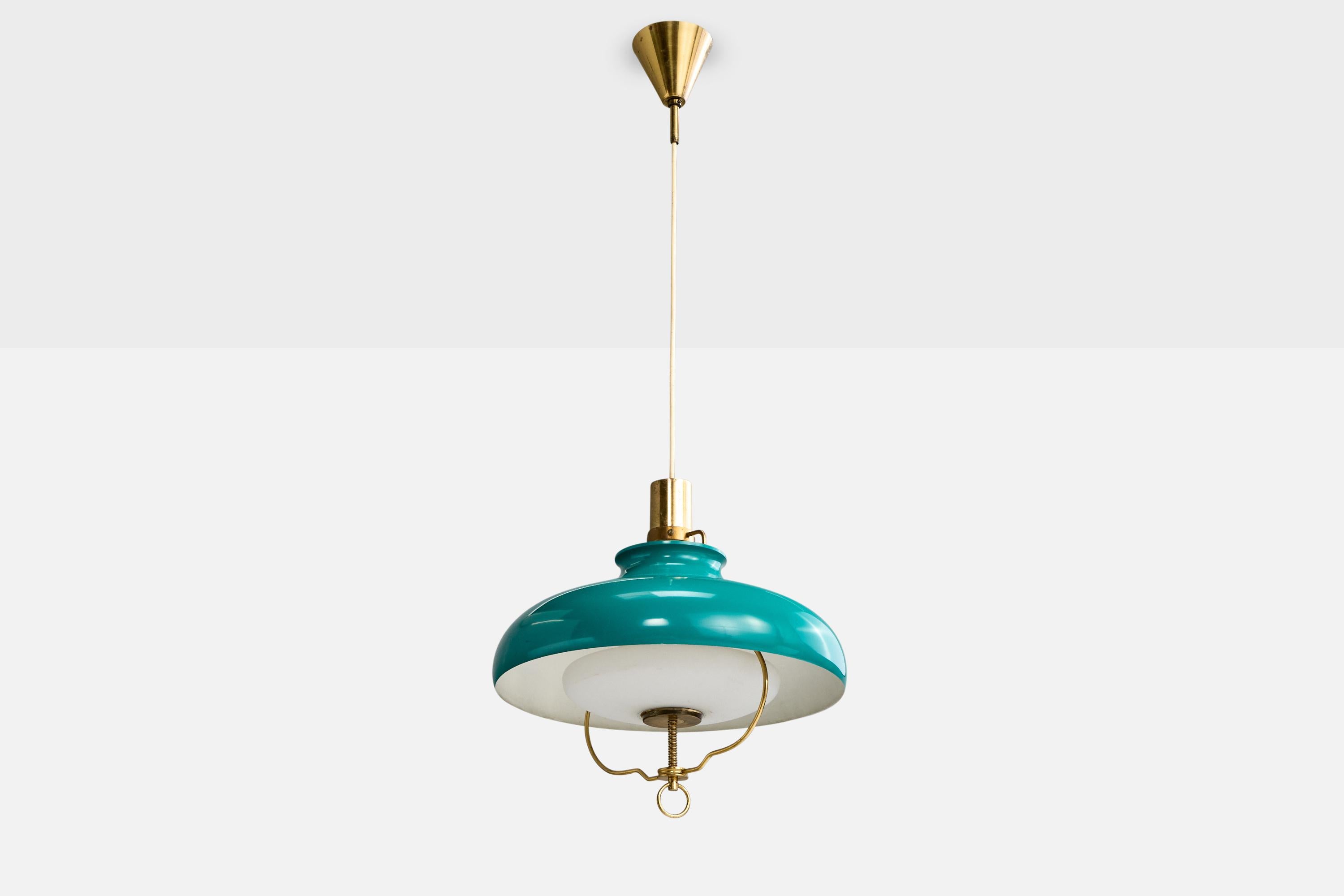 Suspension en laiton, métal laqué bleu et verre opalin blanc, conçue et produite au Danemark, vers les années 1950.

Dimensions globales (pouces) : 46.0 