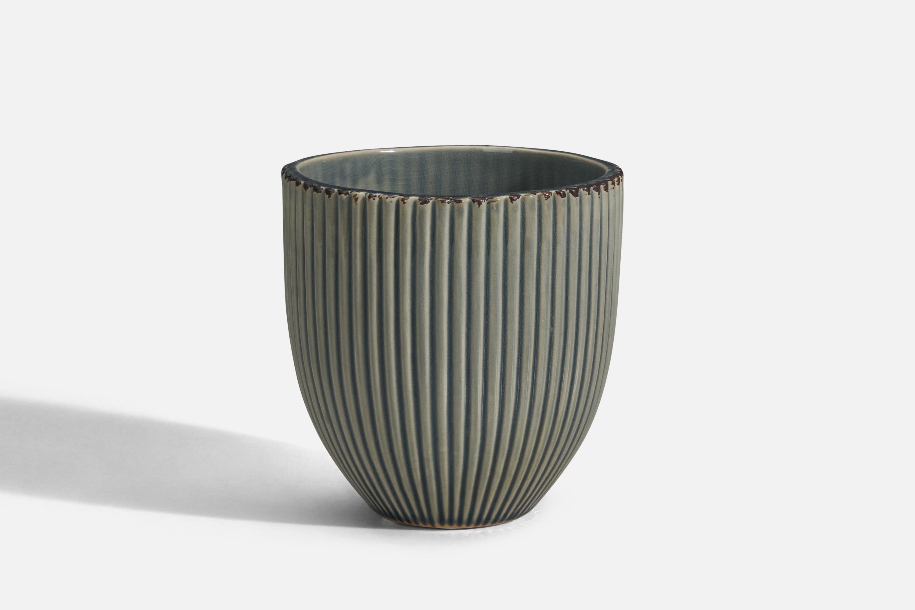 A grey glazed stoneware pot designed and produced in Denmark, 1940s.