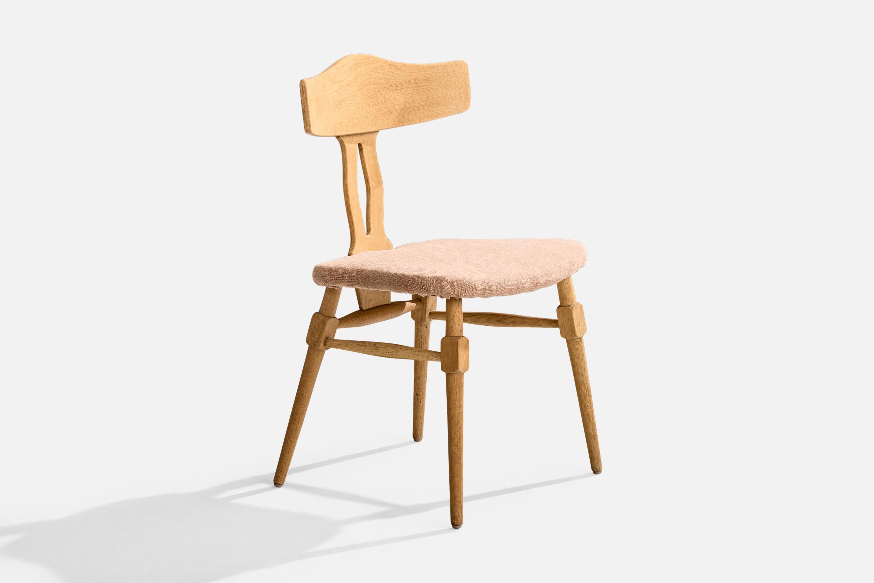 Chaise d'appoint en chêne et tissu rose pâle, conçue et fabriquée au Danemark, C.1960.

Dimensions globales (pouces) : 31.4 