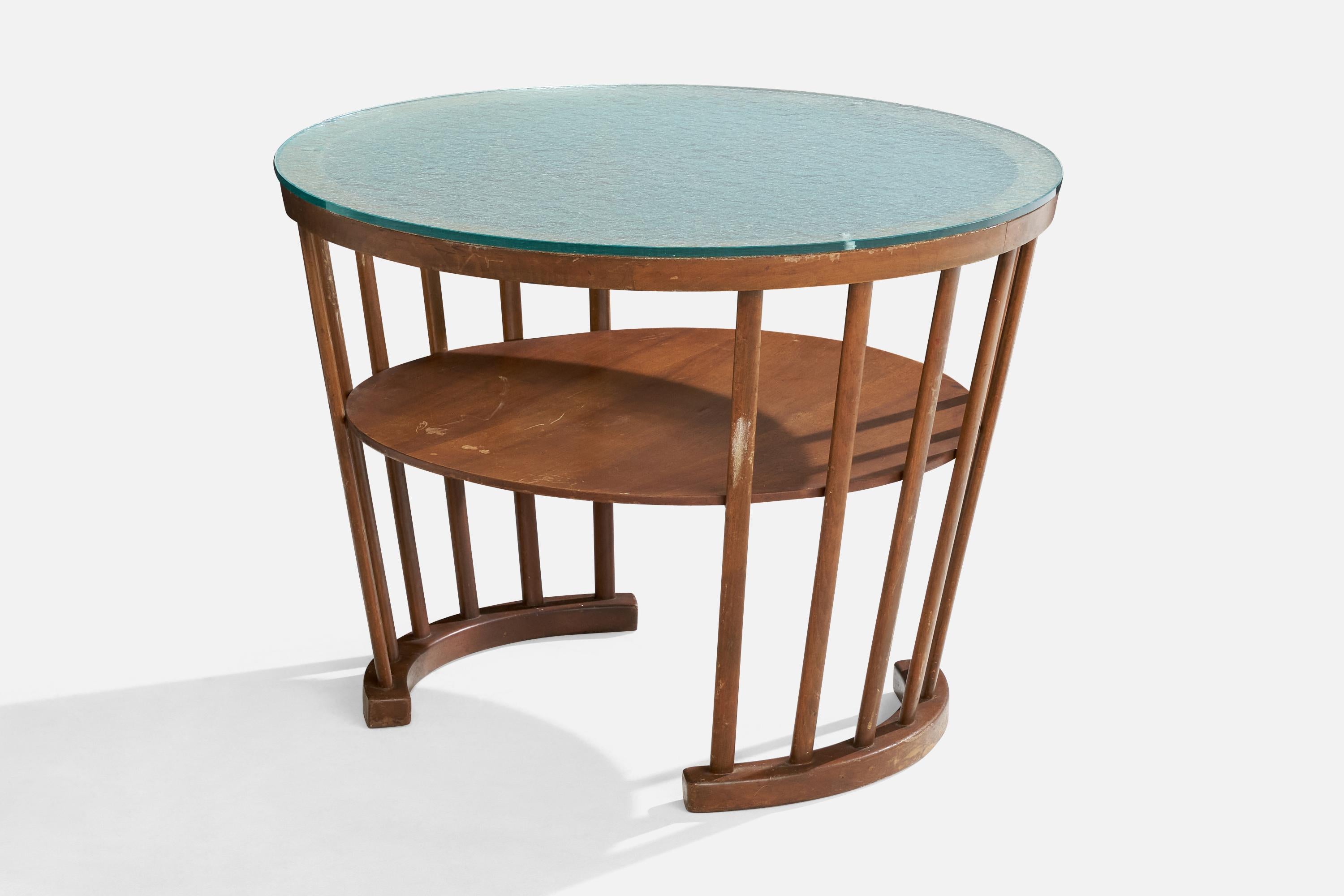 Table d'appoint en bois teinté et en verre, conçue et fabriquée au Danemark, vers les années 1940.

Dimensions : 22