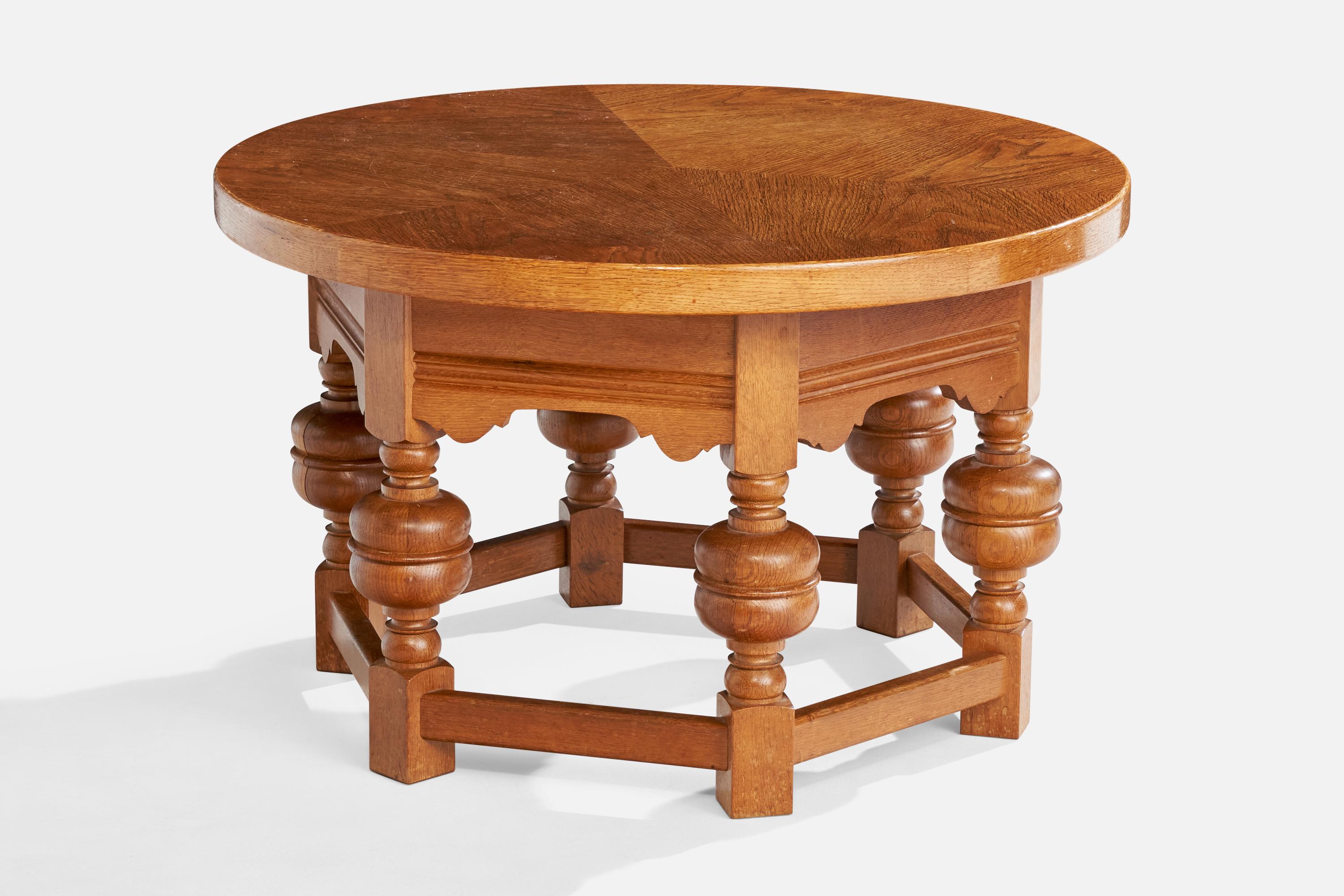 Table d'appoint ou de salle à manger en chêne, conçue et fabriquée au Danemark, C.C..

Dimensions : 20.75