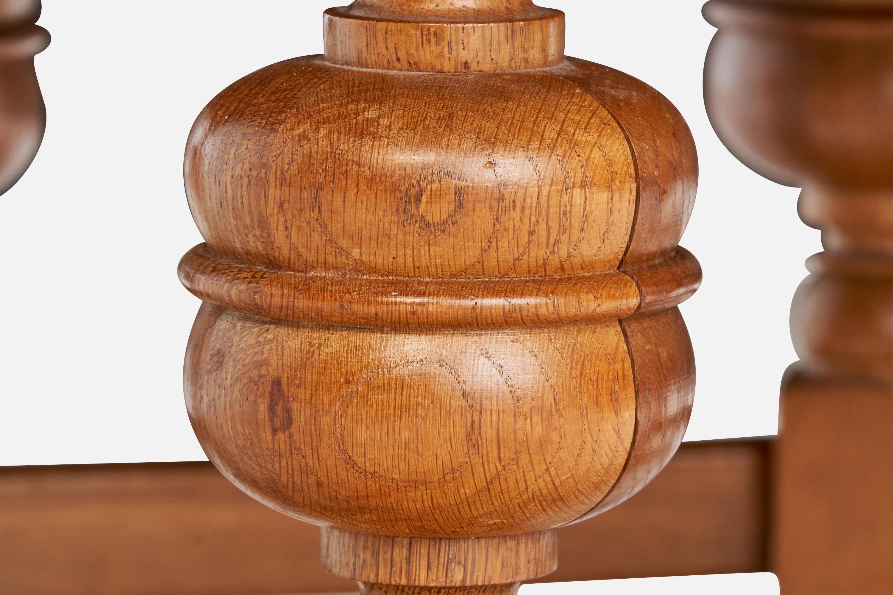 Danois Designer danois, table d'appoint, Oak, Danemark, années 1930 en vente