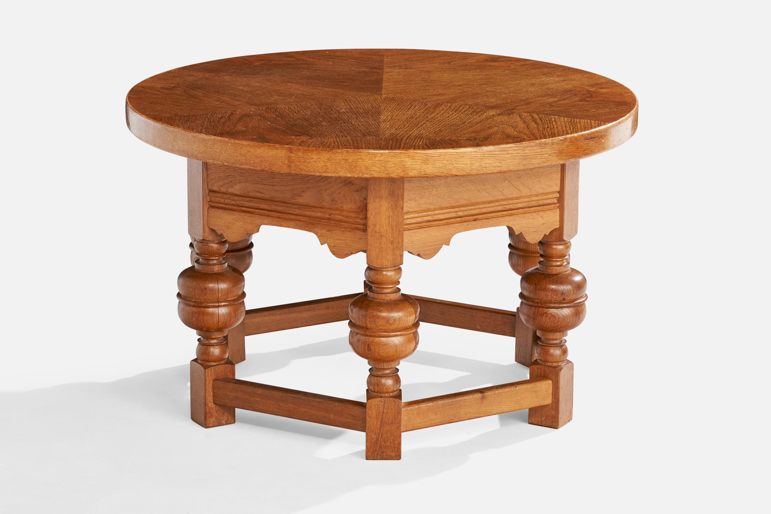 Milieu du XXe siècle Designer danois, table d'appoint, Oak, Danemark, années 1930 en vente