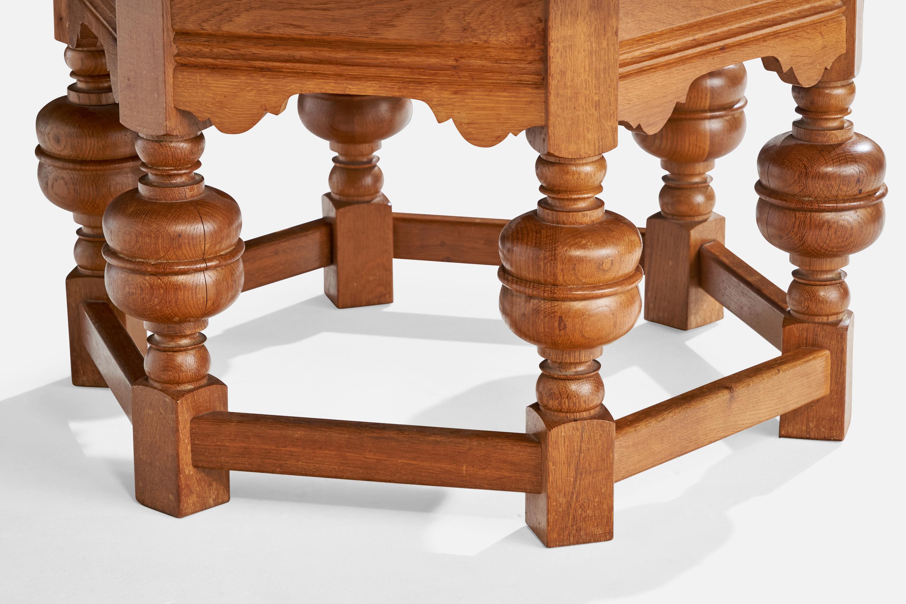 Designer danois, table d'appoint, Oak, Danemark, années 1930 en vente 2