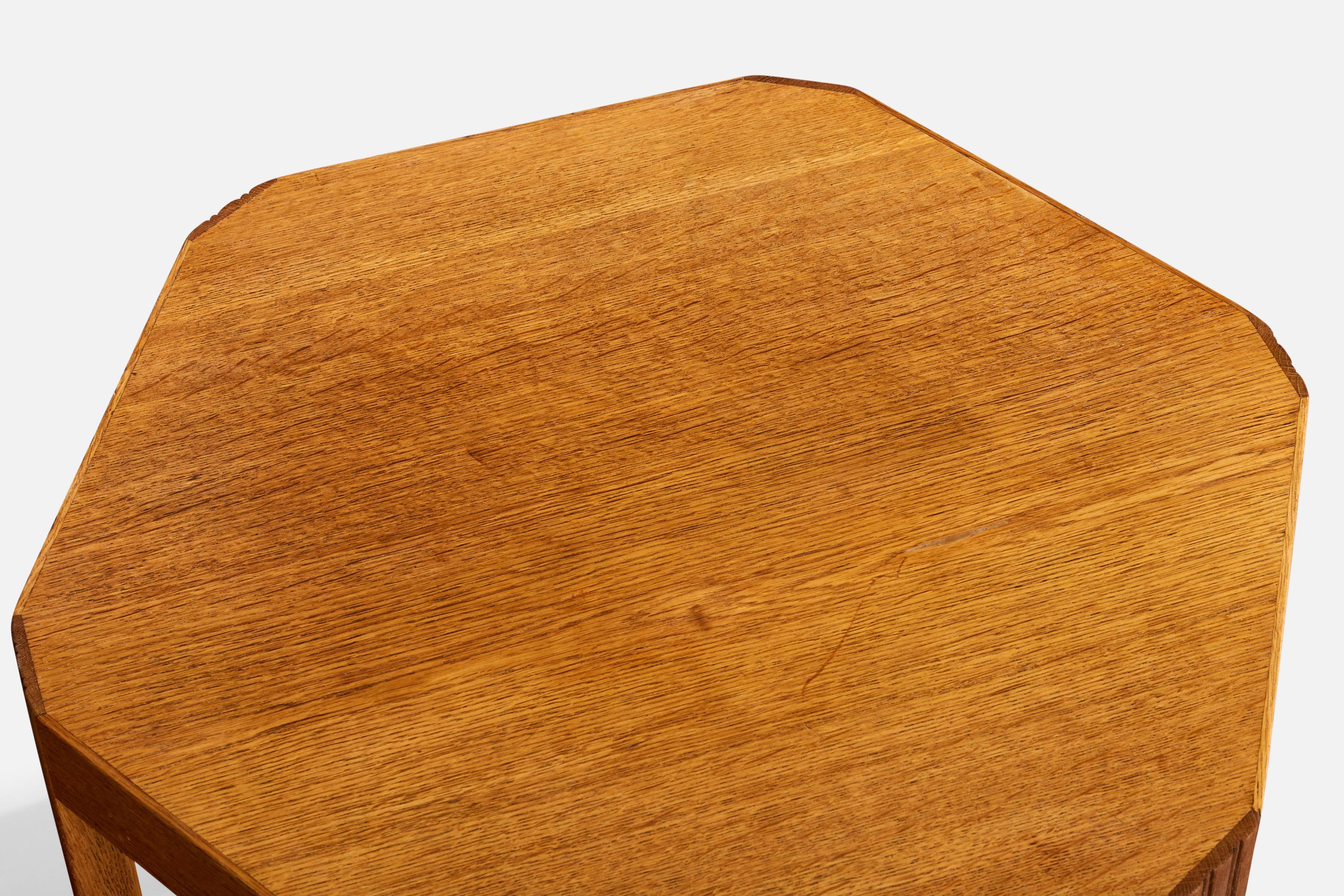 Milieu du XXe siècle Danish Designer, Side Table, Oak, Denmark, 1940s en vente