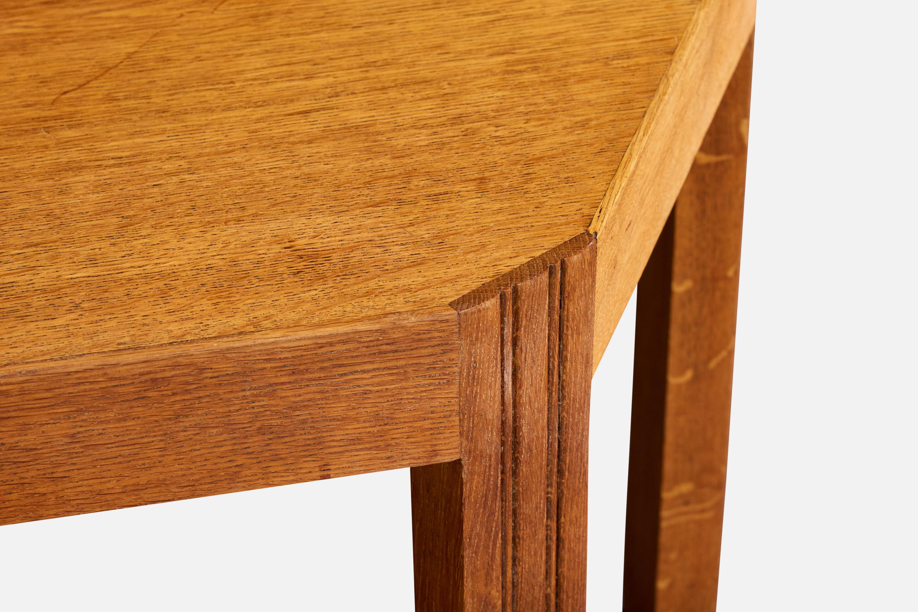 Chêne Danish Designer, Side Table, Oak, Denmark, 1940s en vente