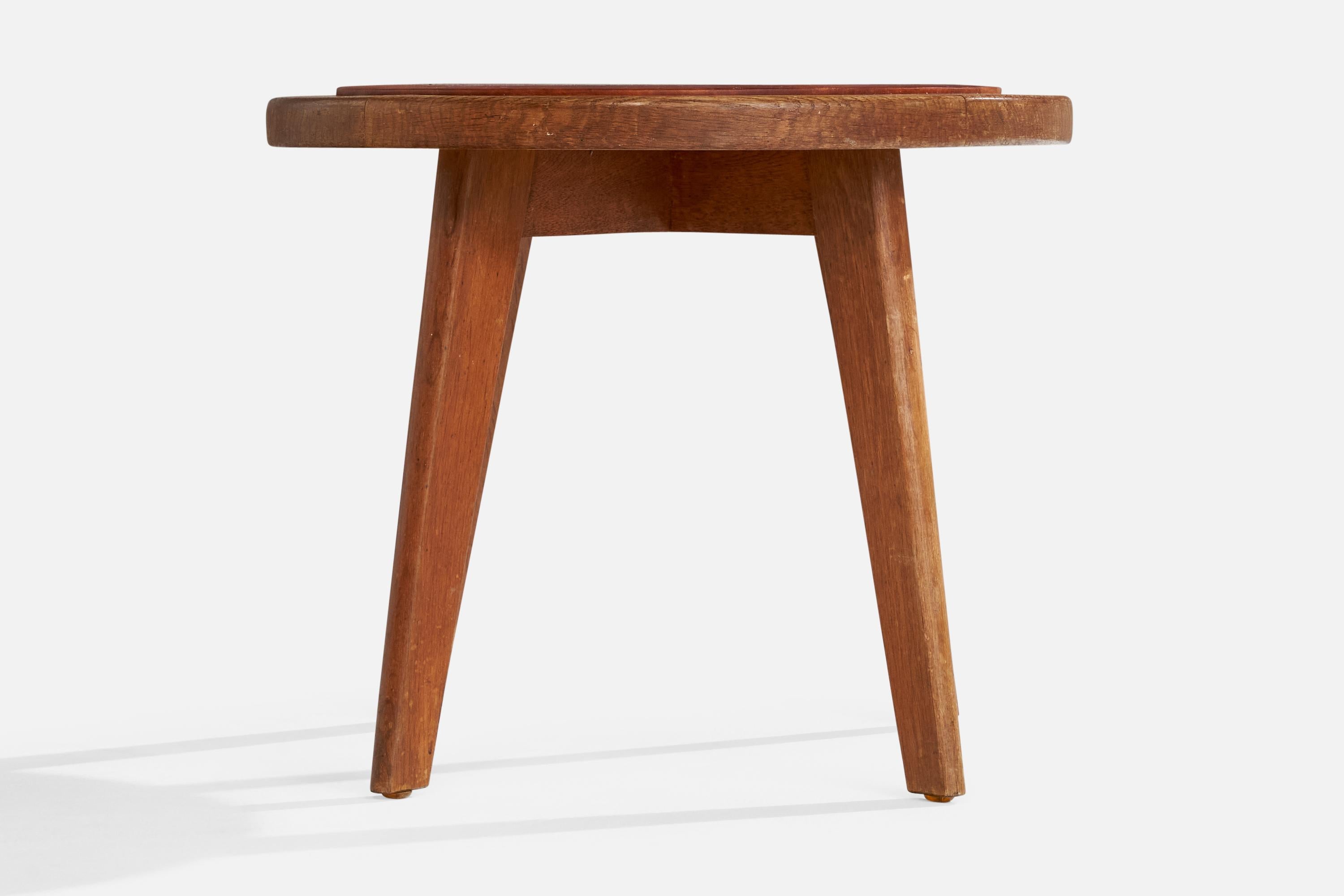 Diseñador danés, mesa auxiliar, roble, cuero, años 40 Escandinavo moderno en venta