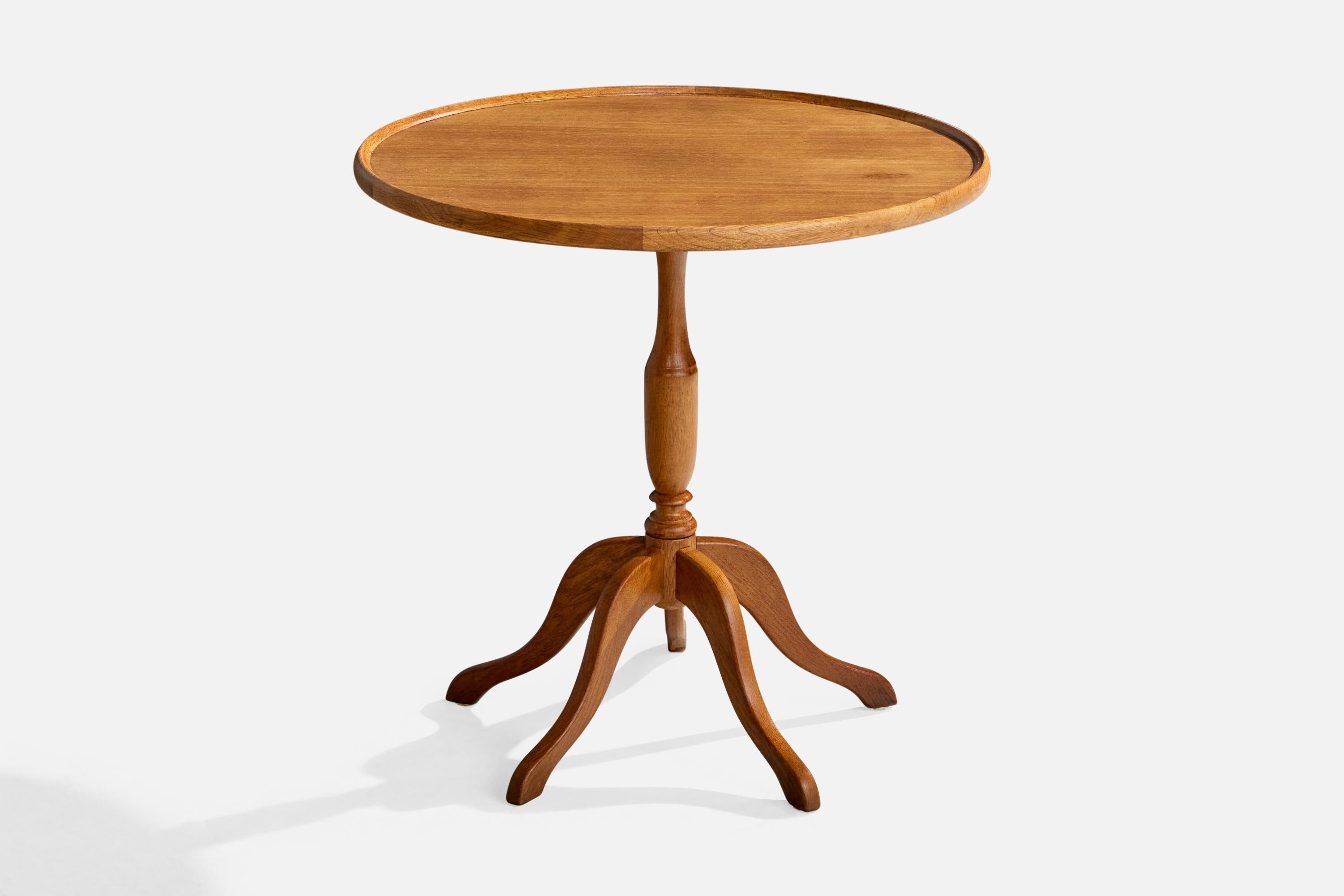 Mid-20th Century Danish Designer, Side Tables, Oak, Denmark, 1940s For Sale