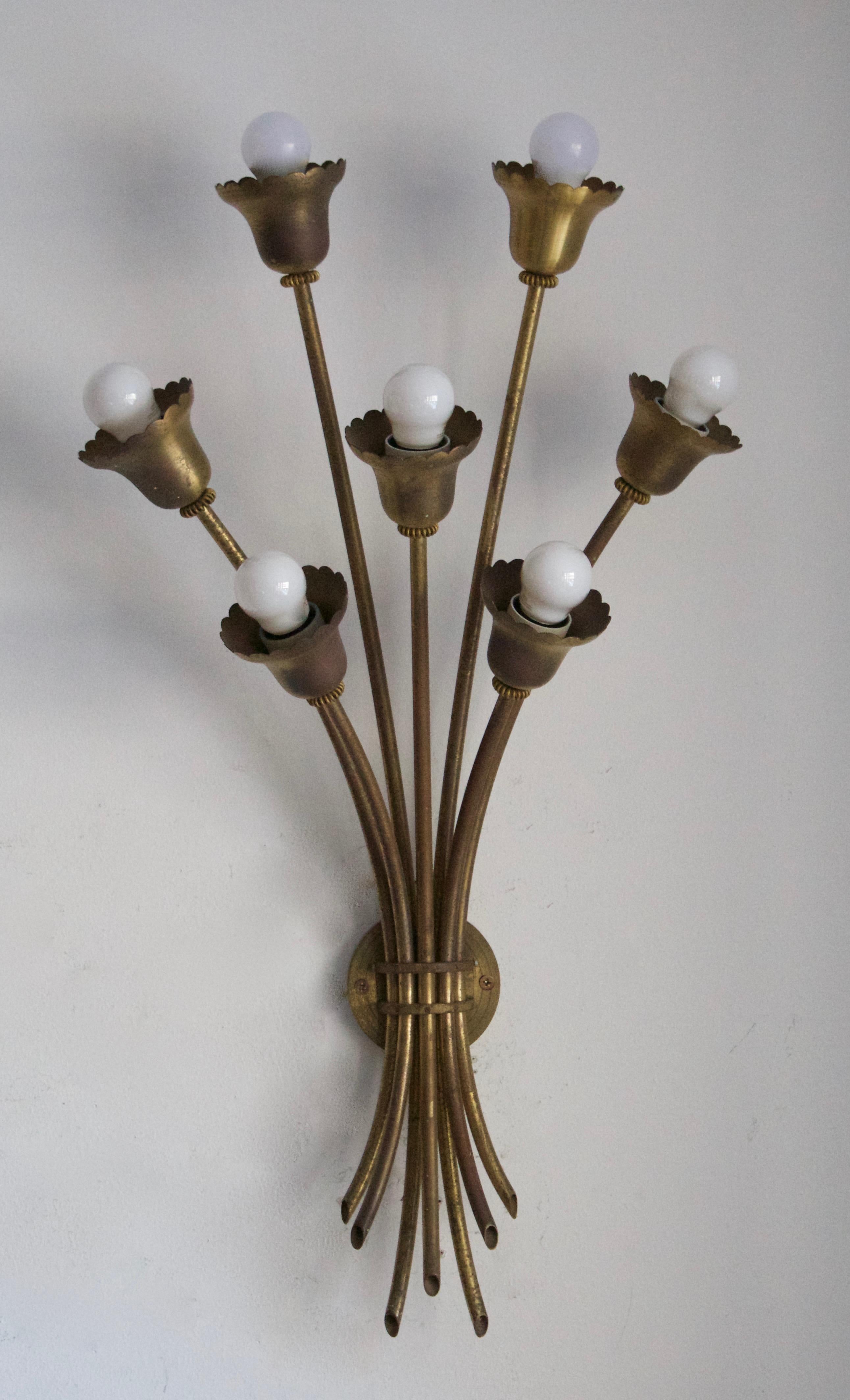 A pair of sizeable organic wall lights, designed and produced in Denmark, 1940s-1950s. Features brass. 

Features seven light sockets, each taking a single lightbulb on E27 base. No stated max wattage.

Other designers of the period include