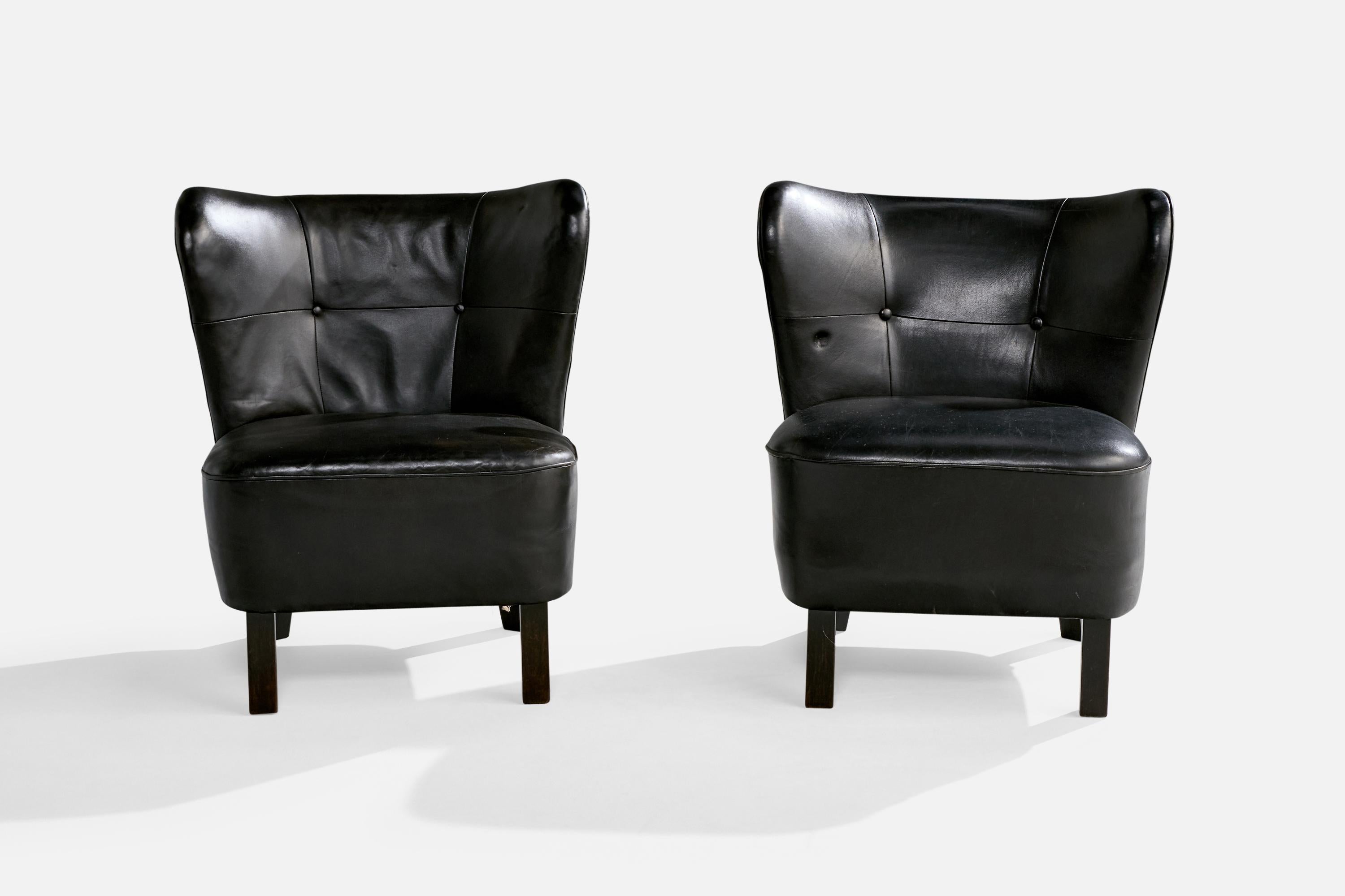 Designer danois, chaises à pantoufles, Wood, cuir, Danemark, années 1940 Bon état - En vente à High Point, NC
