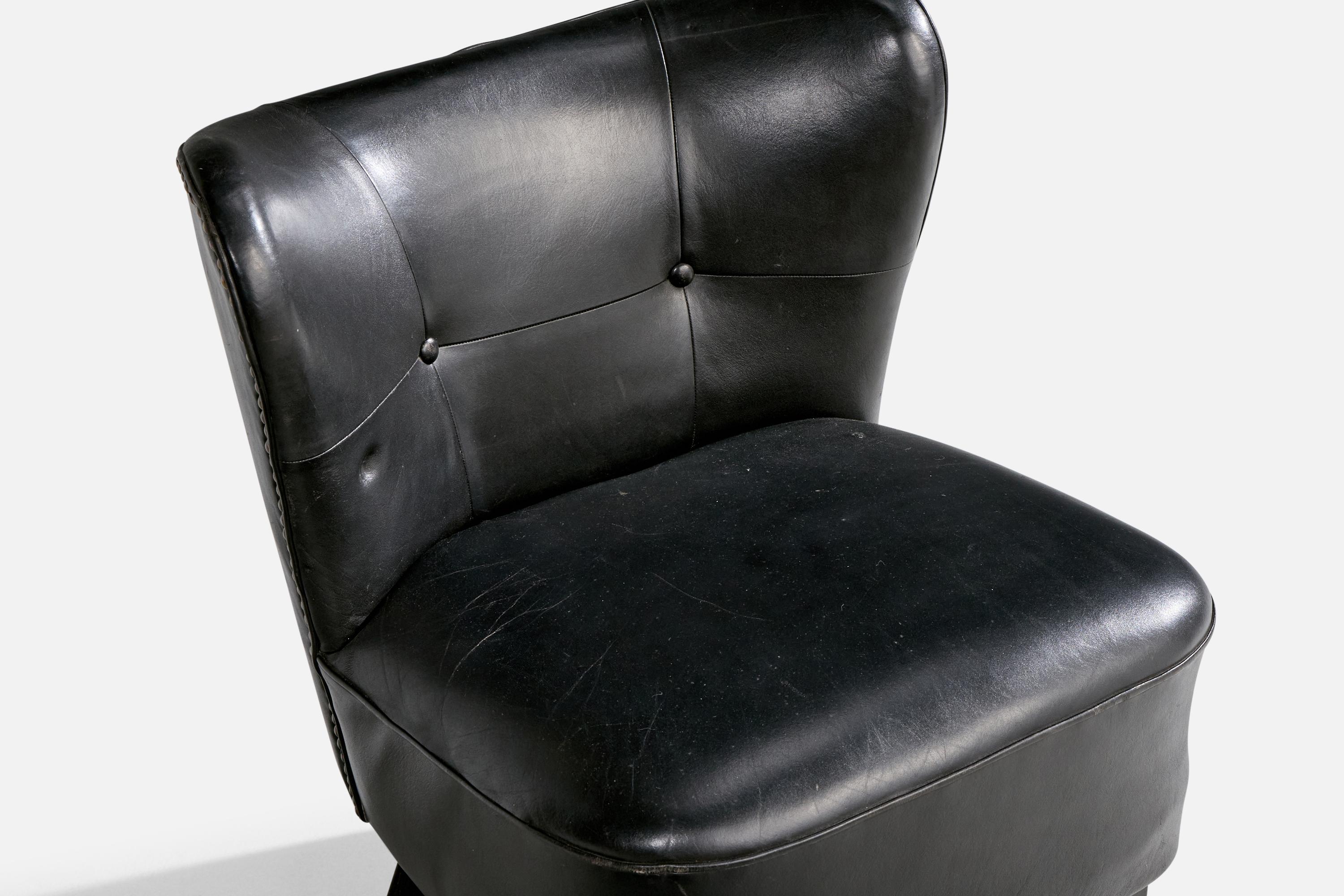 Designer danois, chaises à pantoufles, Wood, cuir, Danemark, années 1940 en vente 2