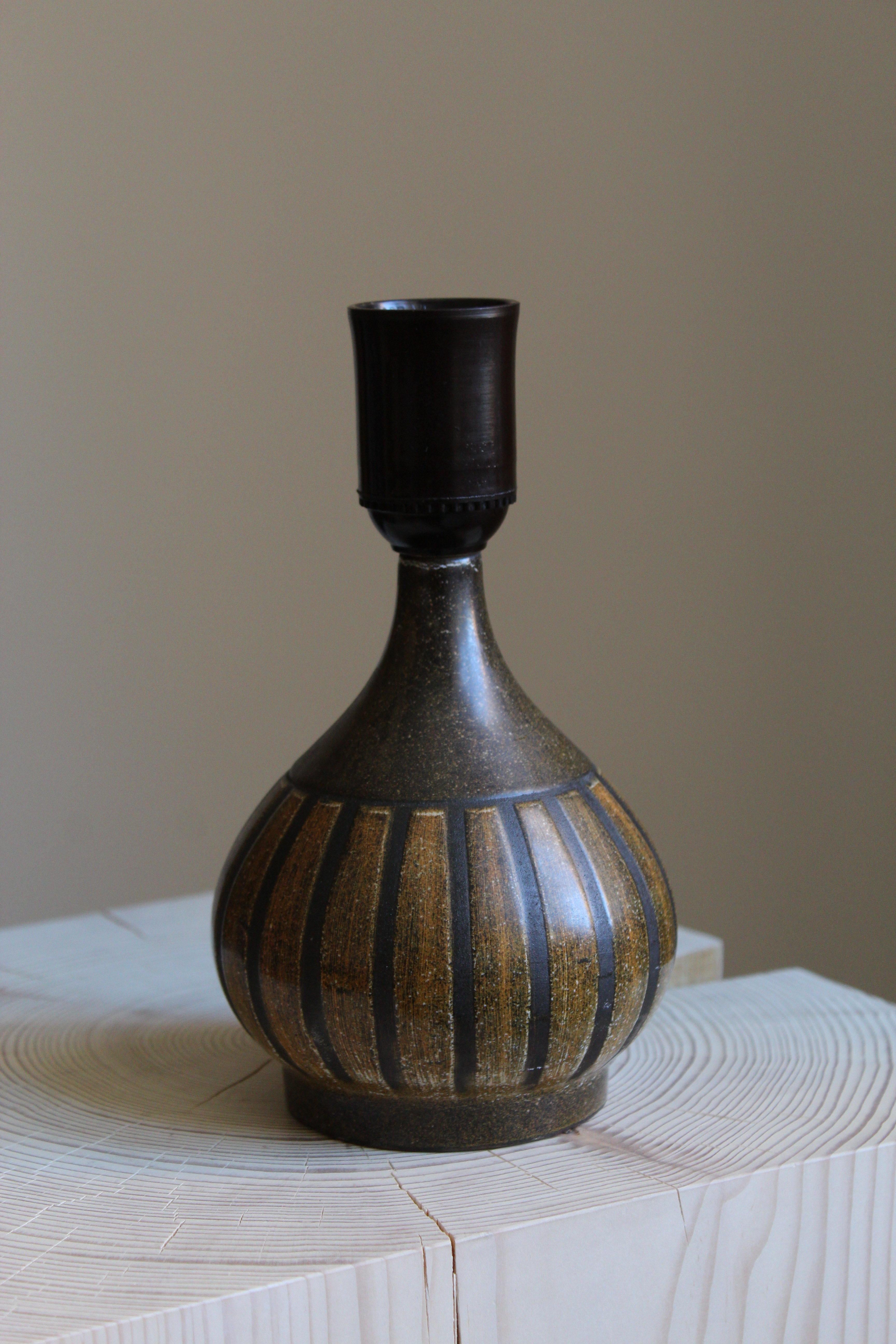 Danish Designer, Small Table Lamp, Glazed Stoneware, Linen, Denmark, 1960s In Good Condition In High Point, NC