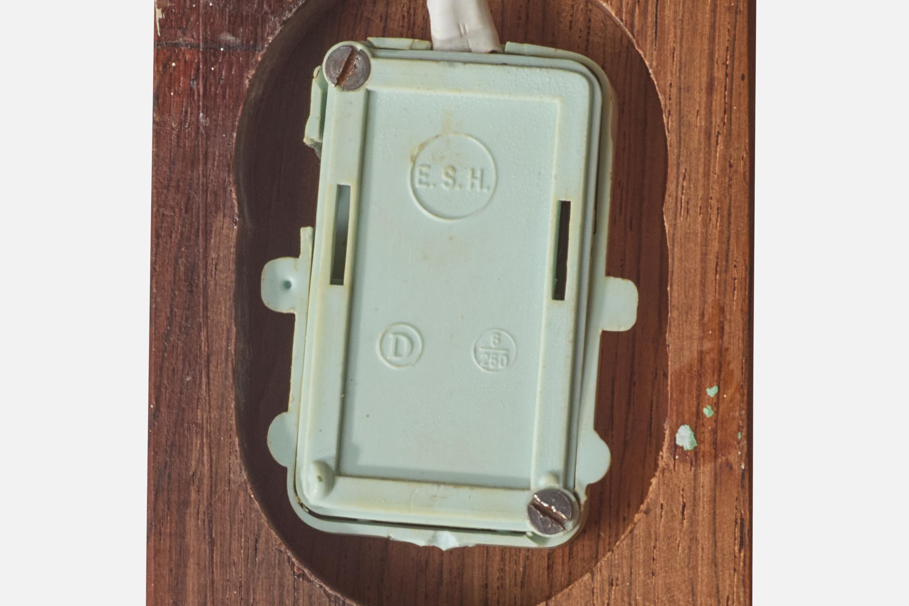Design/One, petites lampes murales, laiton, teck, tissu, Danemark, années 1950 en vente 3
