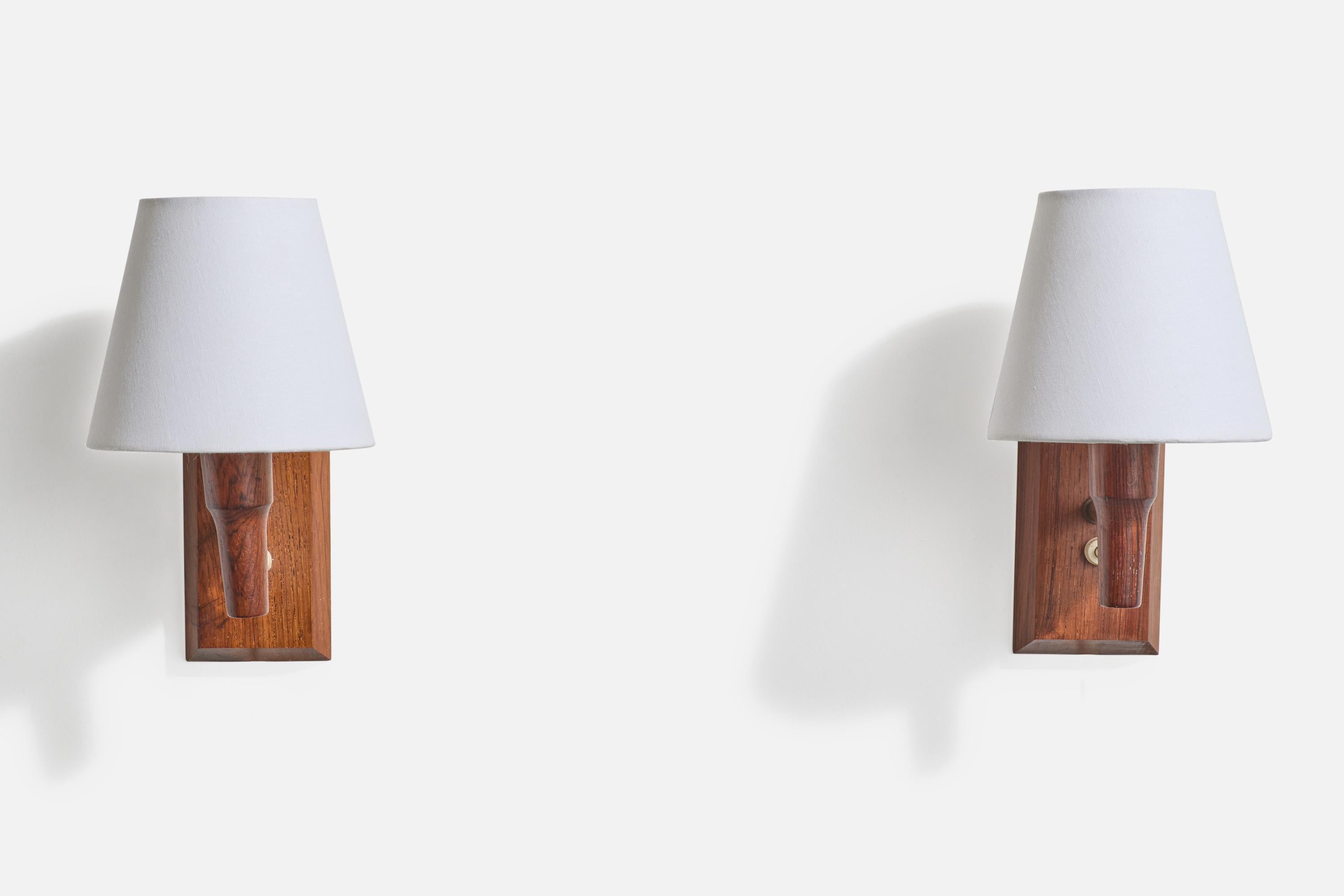 Mid-Century Modern Design/One, petites lampes murales, laiton, teck, tissu, Danemark, années 1950 en vente