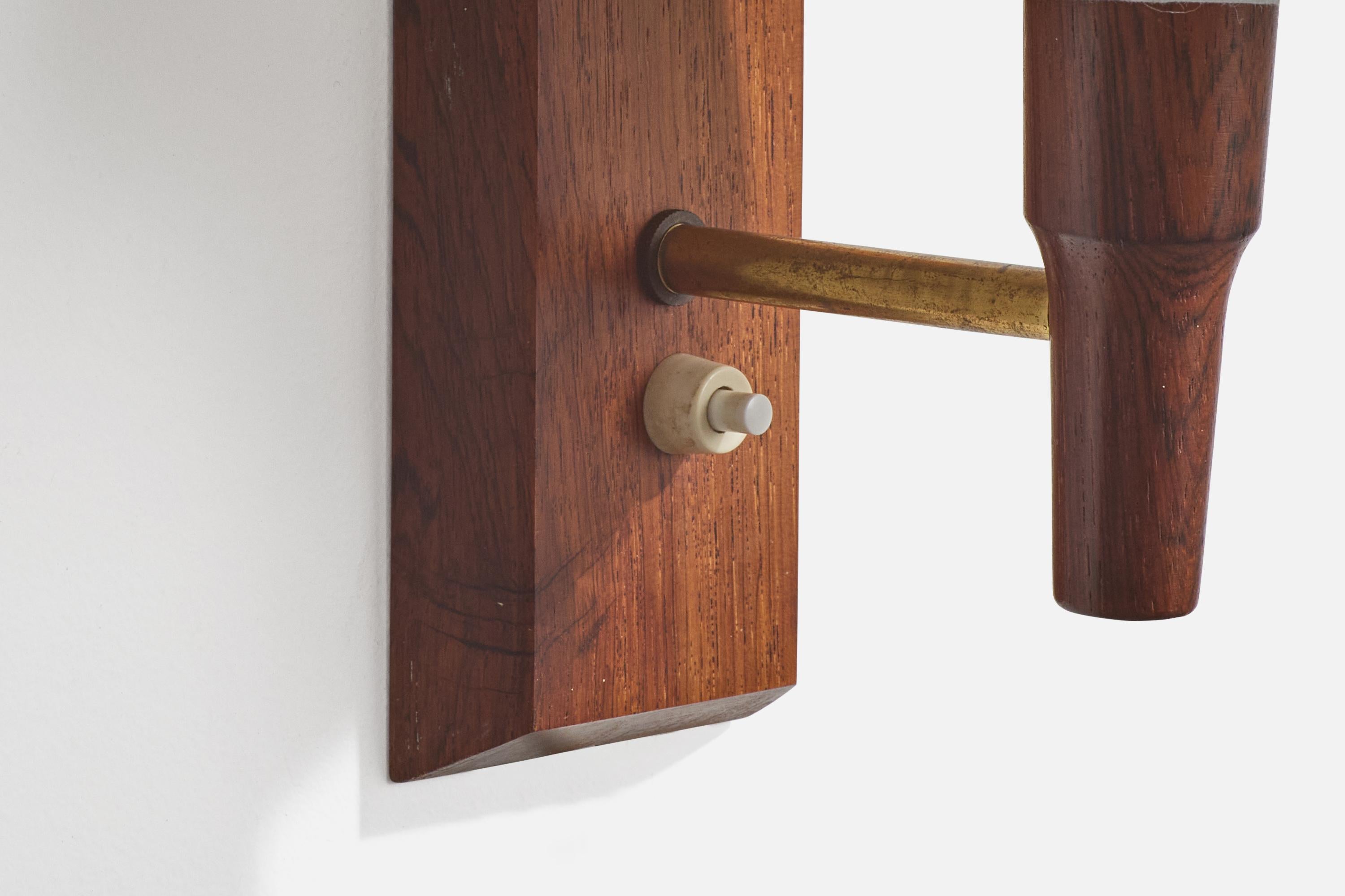 Milieu du XXe siècle Design/One, petites lampes murales, laiton, teck, tissu, Danemark, années 1950 en vente