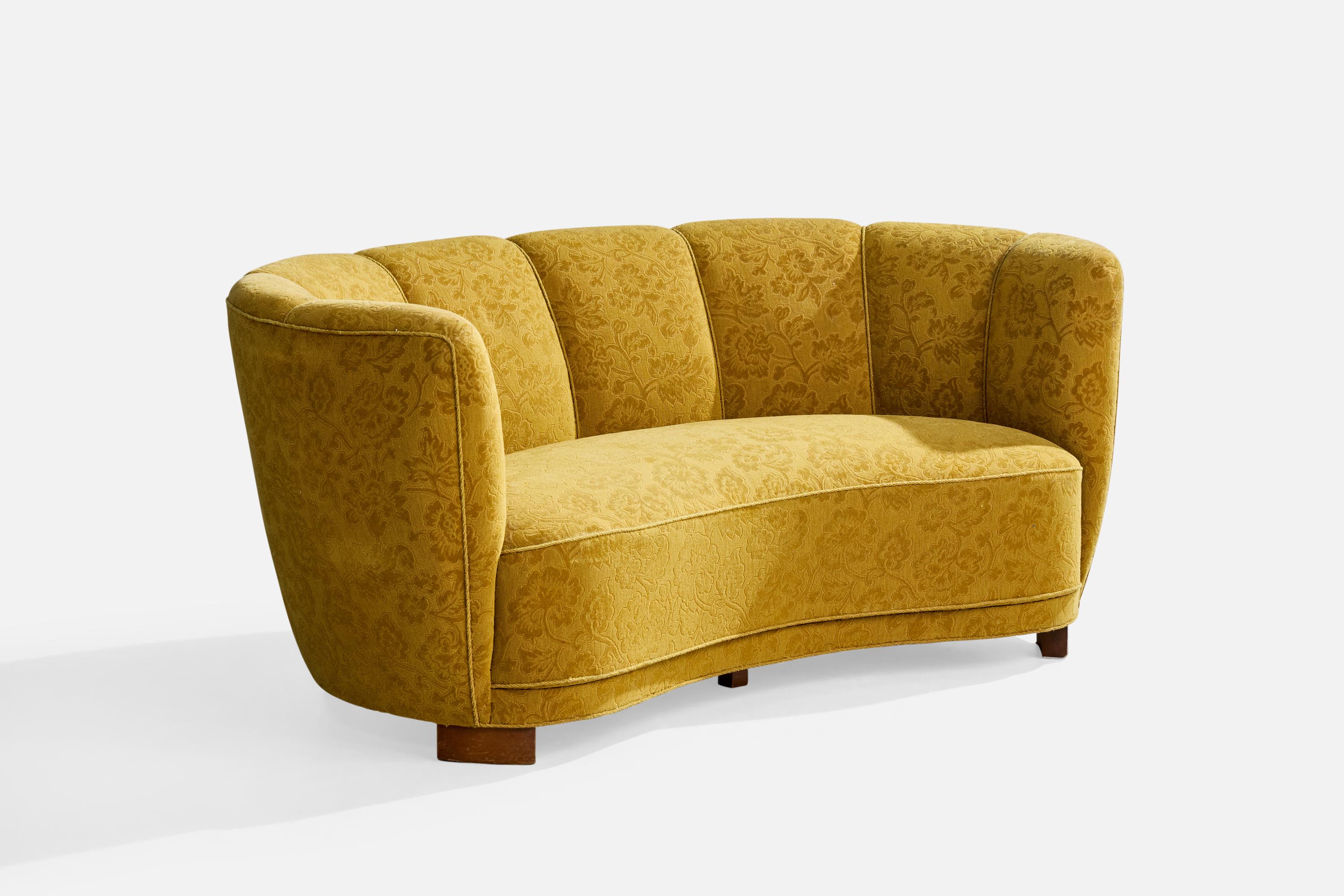 Danish Designer, Sofa, Fabric, Wood, Denmark, 1940s In Good Condition For Sale In High Point, NC