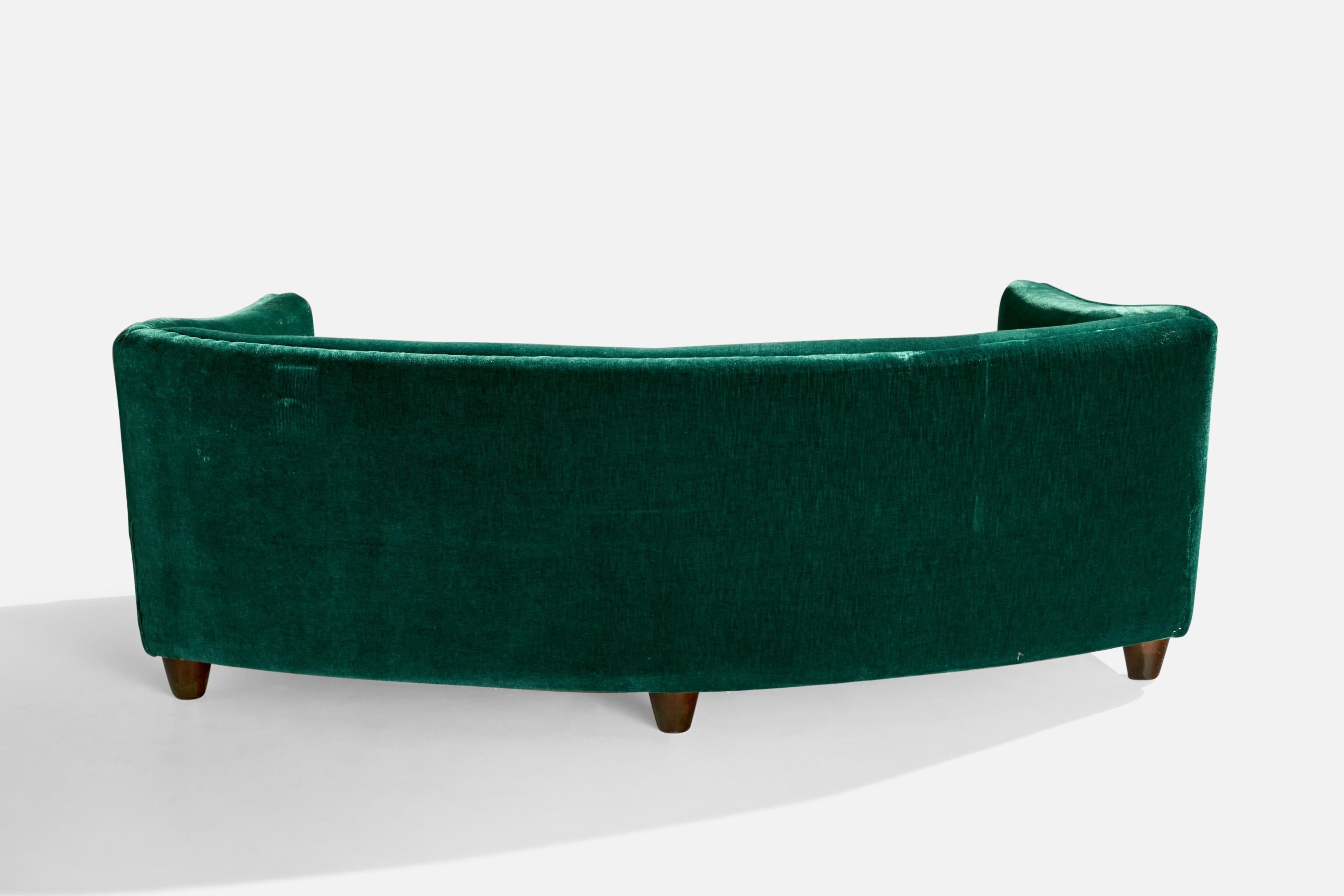 Designer danois, canapé, velours, Wood, Danemark, années 1940 État moyen - En vente à High Point, NC