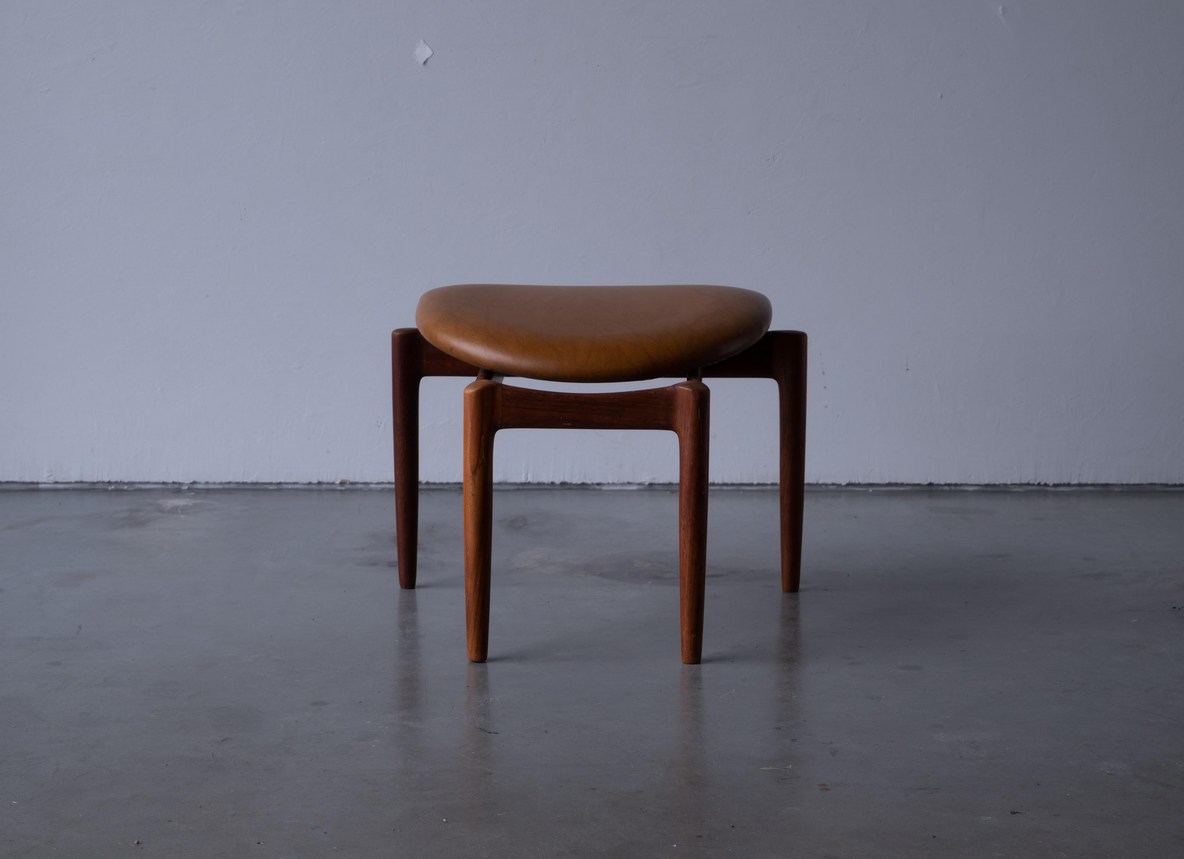 Danish Designer, Stool, Brown Leather, Teak, Denmark, 1950s In Good Condition In High Point, NC