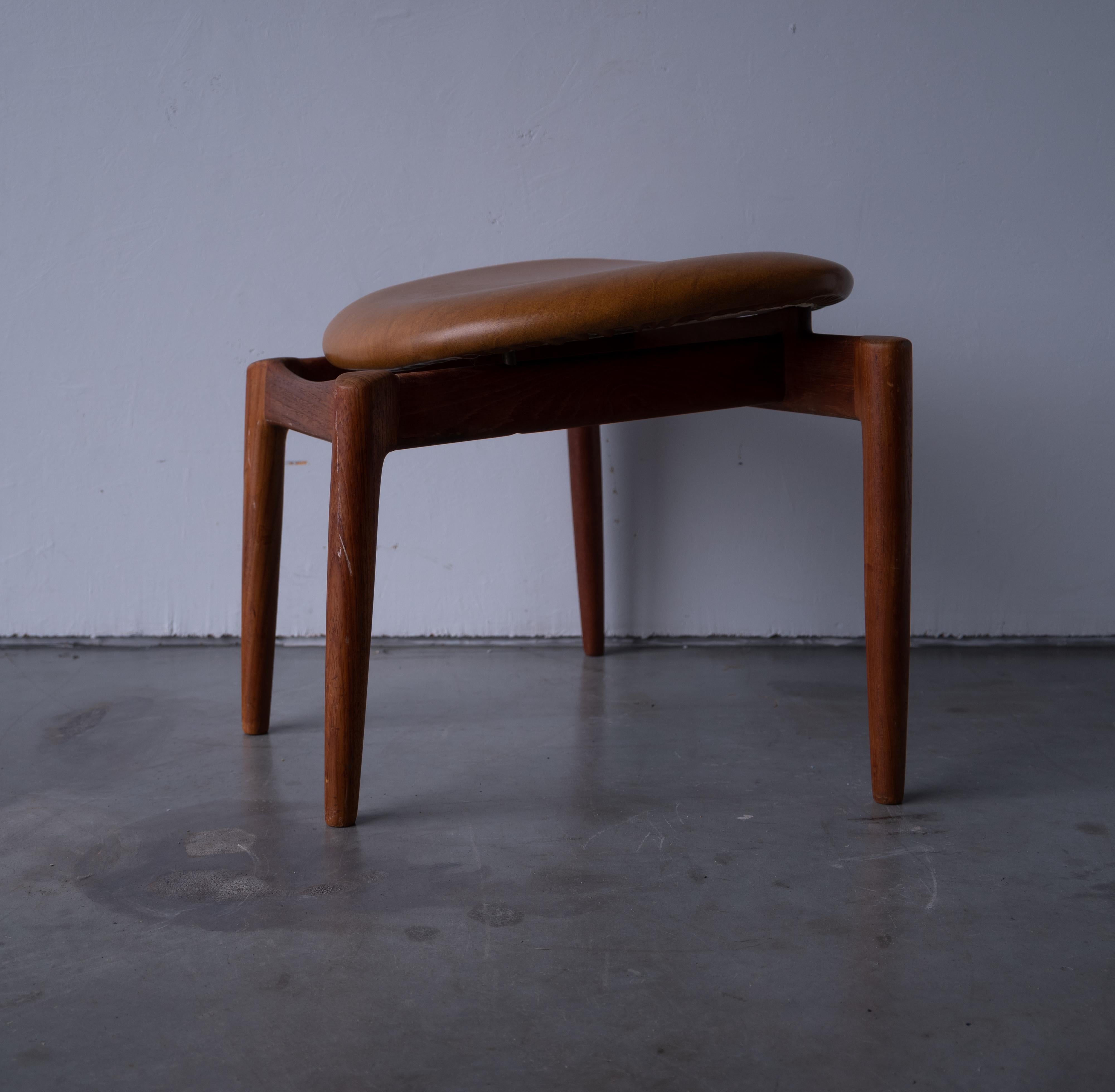 Danish Designer, Stool, Brown Leather, Teak, Denmark, 1950s 3