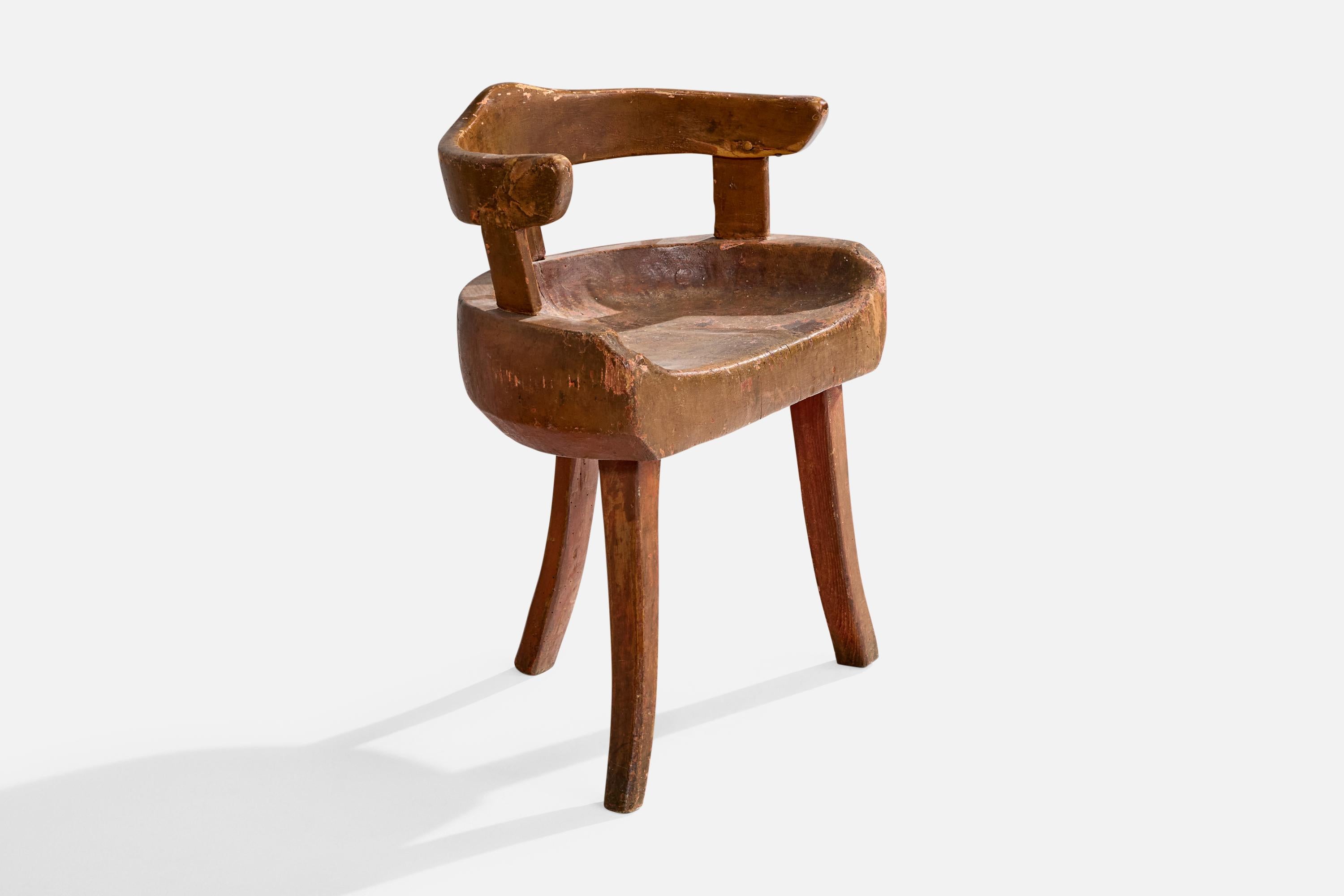 Tabouret en bois de forme libre, probablement conçu et produit au Danemark, vers les années 1900.

Dimensions globales (pouces) : 22.9 