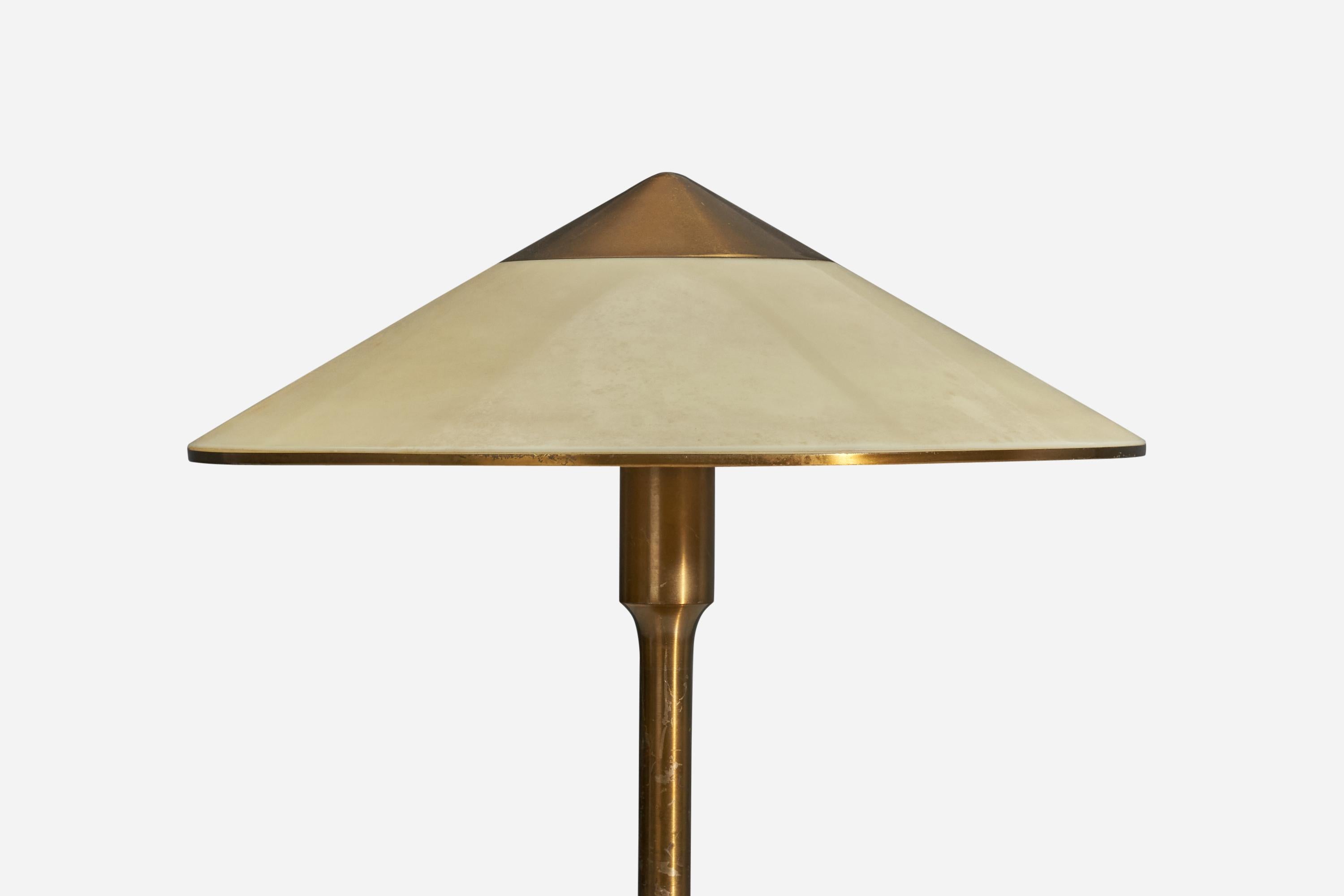 Danois Designer danois, lampe de table, laiton, acrylique, Danemark, années 1950 en vente
