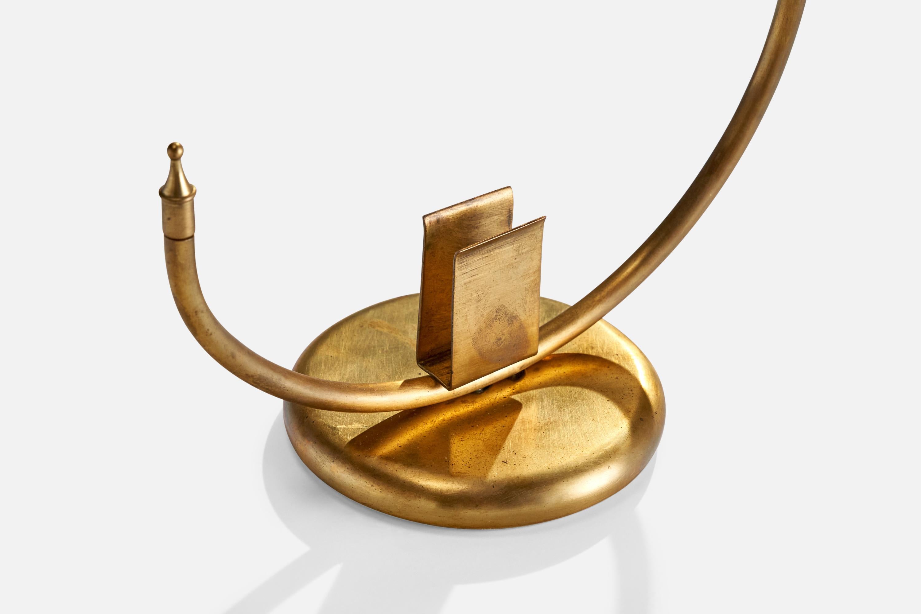 Designer danois, lampe de table, laiton, Danemark, années 1940 Bon état - En vente à High Point, NC