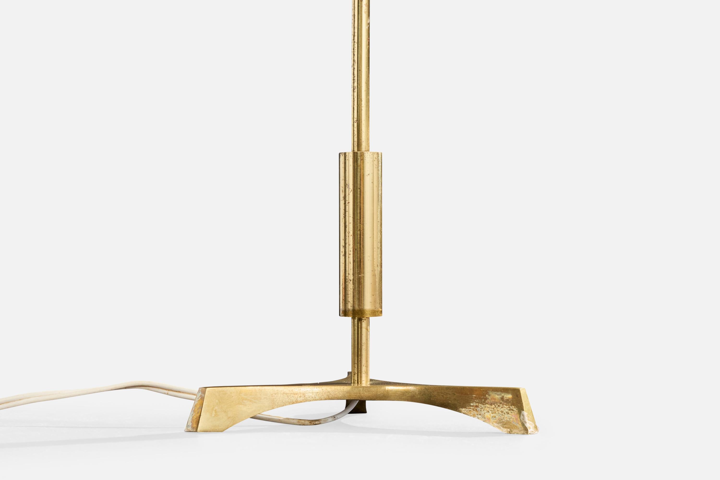 Milieu du XXe siècle Designer danois, lampe de table, laiton, Danemark, années 1950 en vente