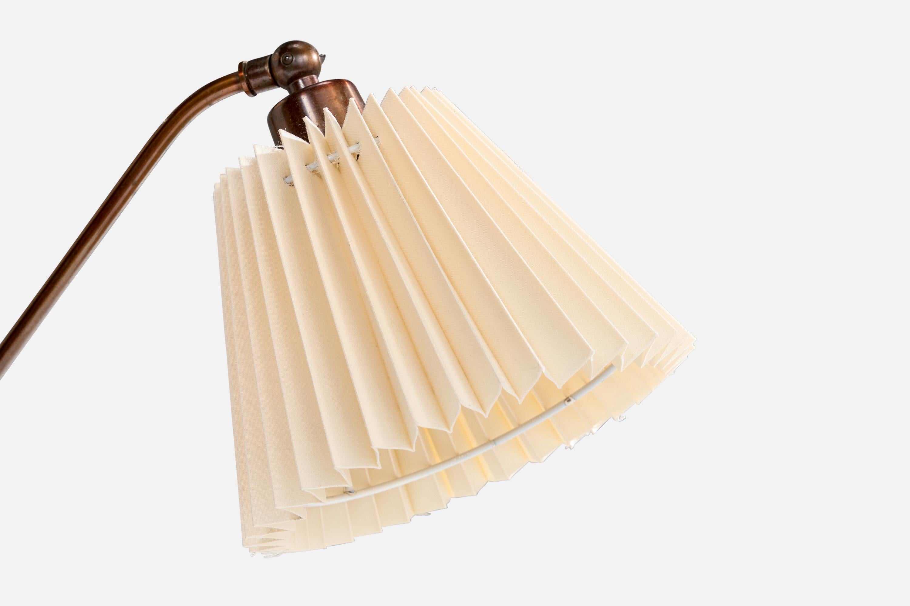 Danish Designer, Table Lamp, Brass, Paper, Denmark, 1950s In Good Condition For Sale In High Point, NC