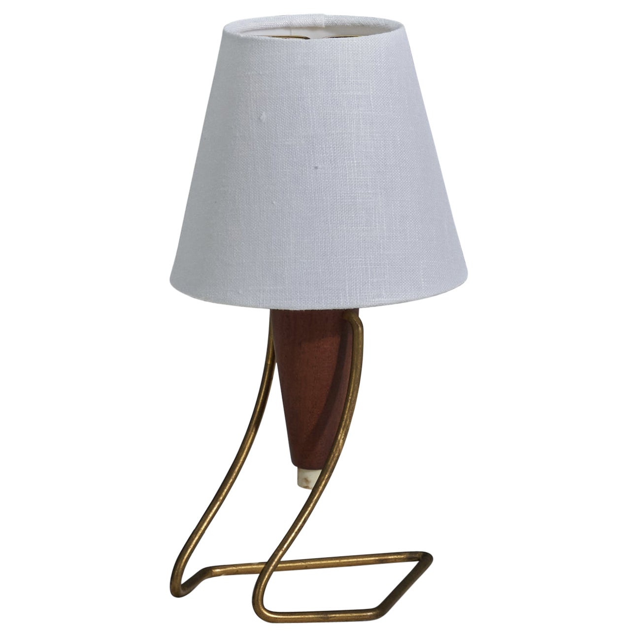 Diseñador danés, lámpara de mesa, latón, teca, Dinamarca, años 50