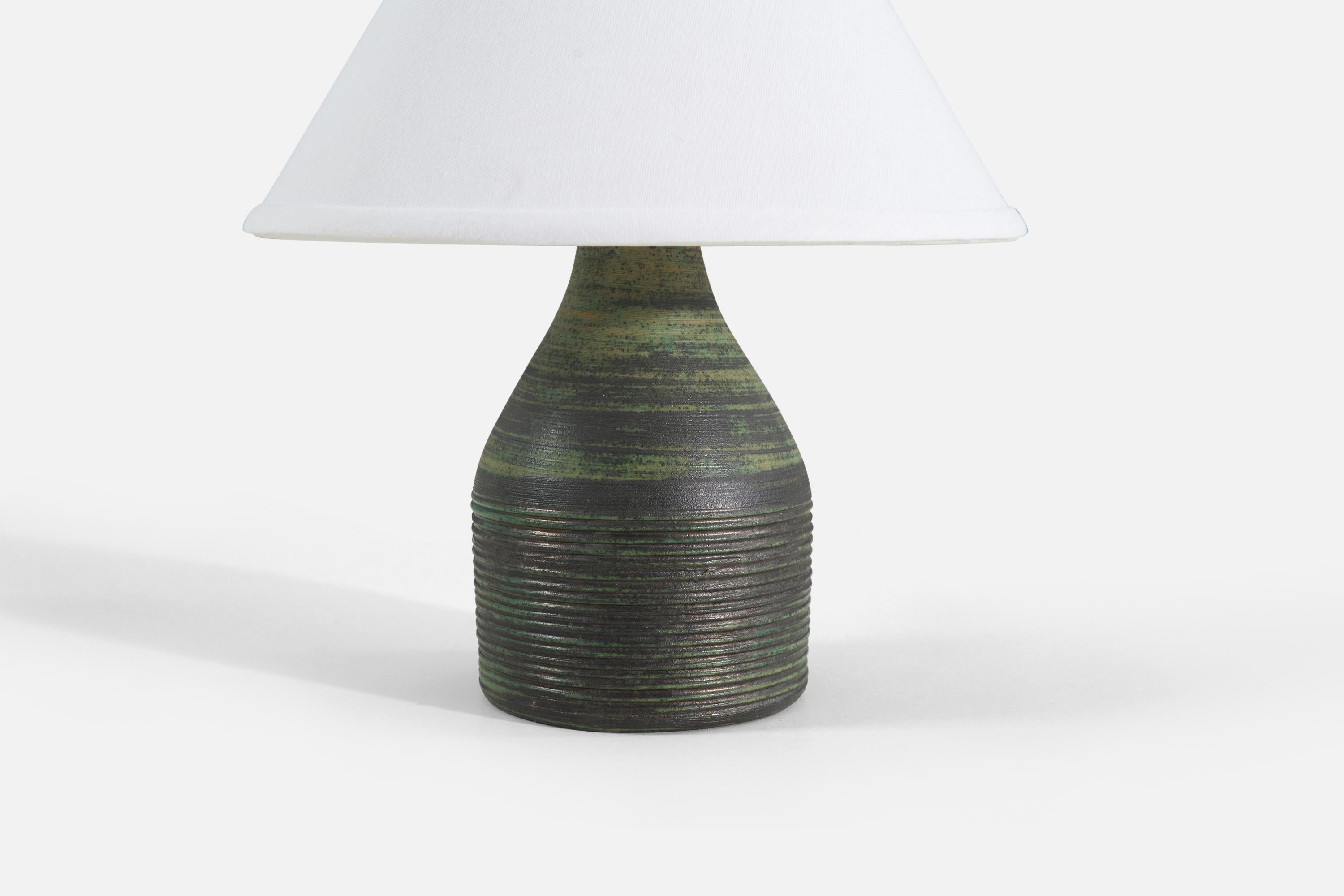 Danish Designer, Table Lamp, Green-Glazed Incised Stoneware, Denmark, 1960s In Good Condition For Sale In High Point, NC