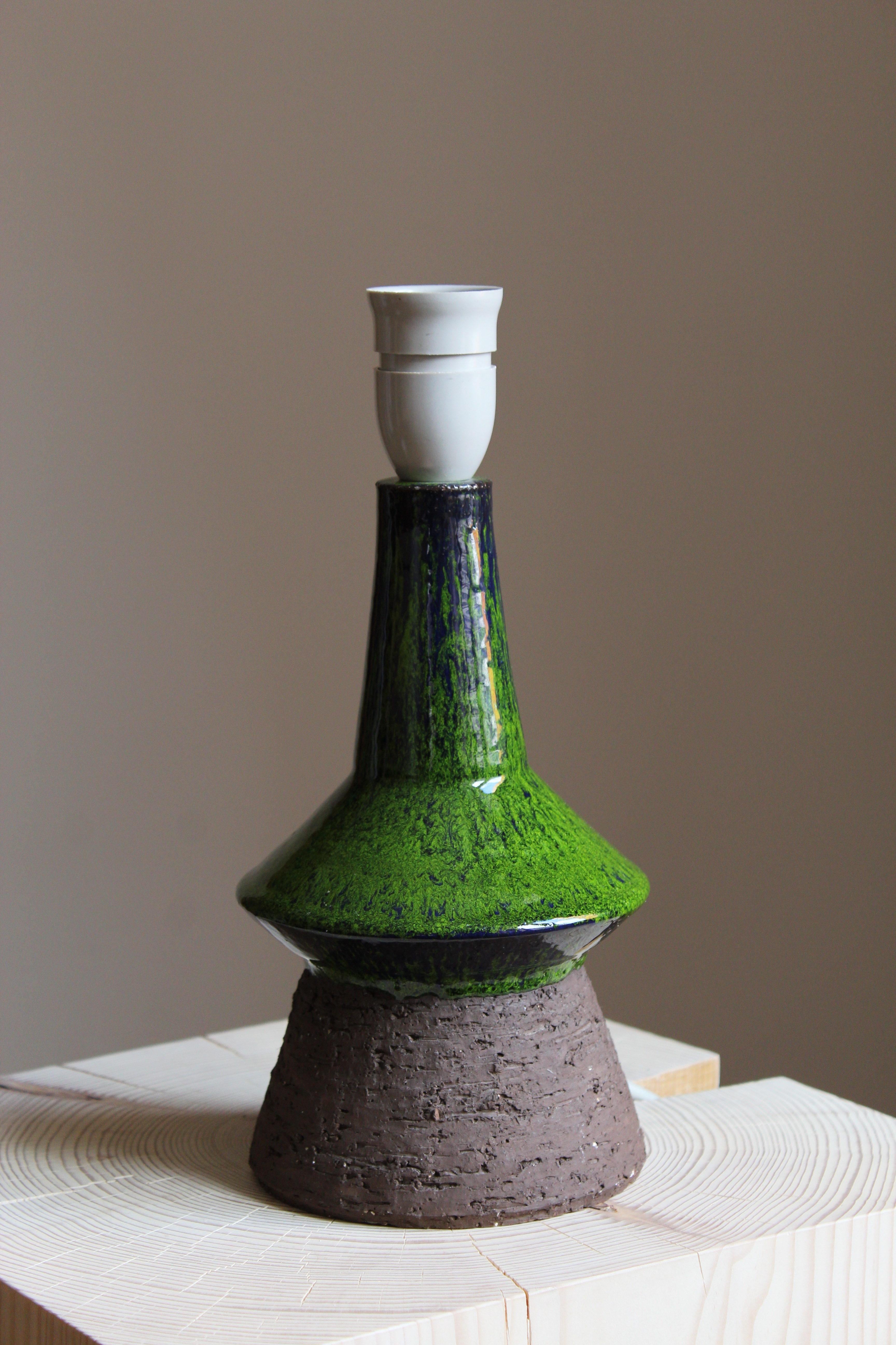 Danish Designer, Table Lamp, Green Semi-Glazed Stoneware, Linen, Denmark, 1950s In Good Condition In High Point, NC