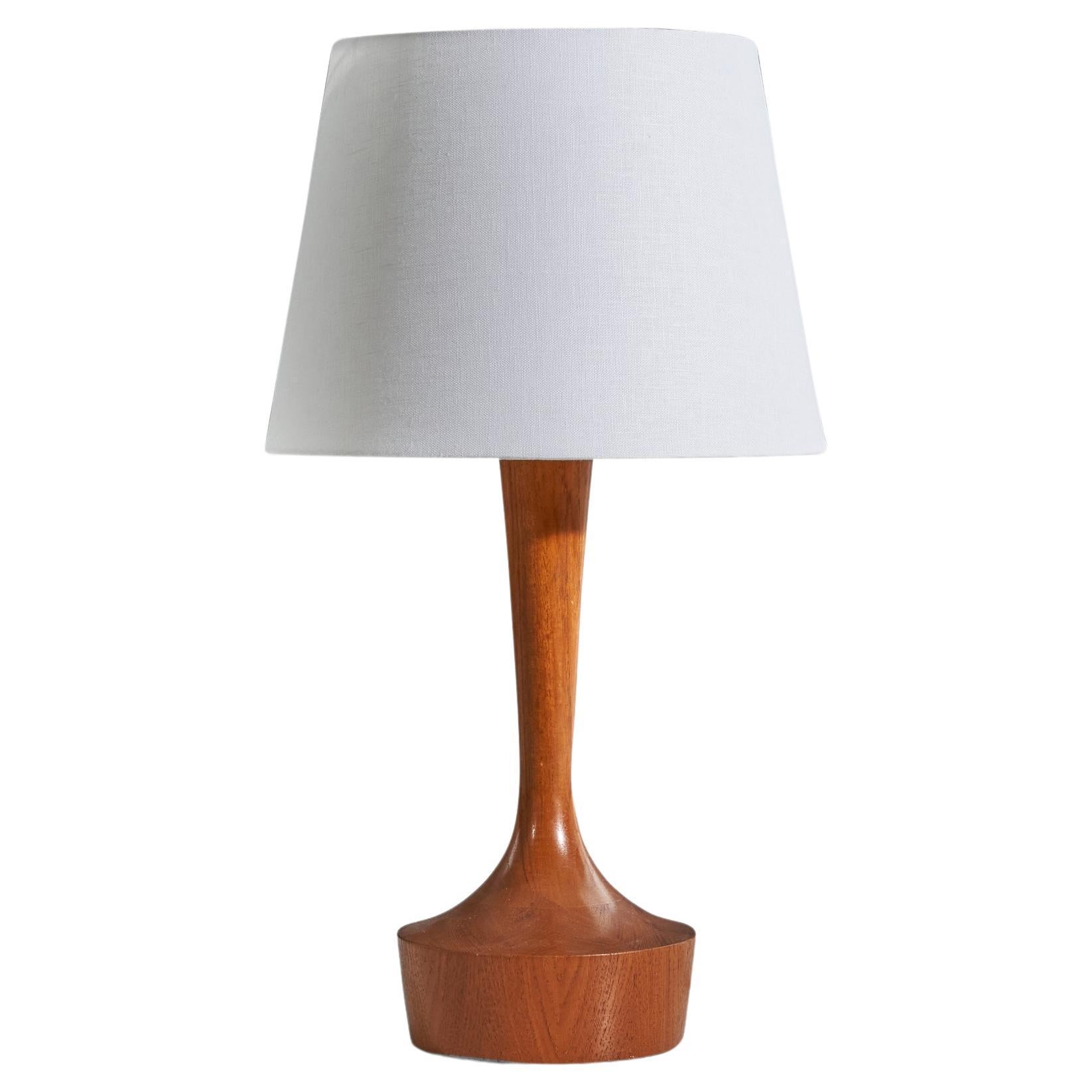 Dänische dänische Designerin, Tischlampe, massives Teakholz, Dänemark, 1950er Jahre