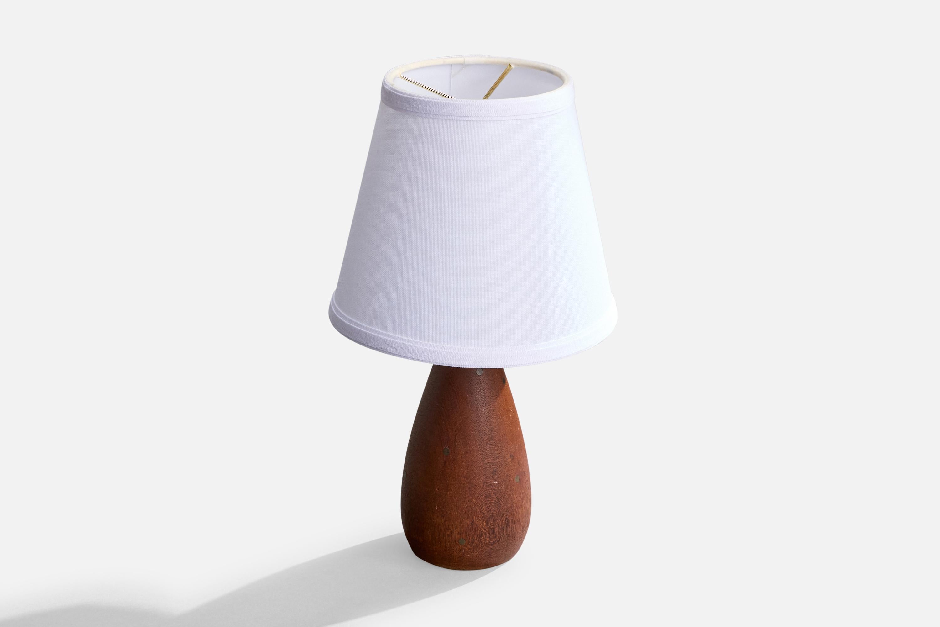 Mid-Century Modern Designer danois, lampe de table, teck, laiton, Danemark, années 1950 en vente