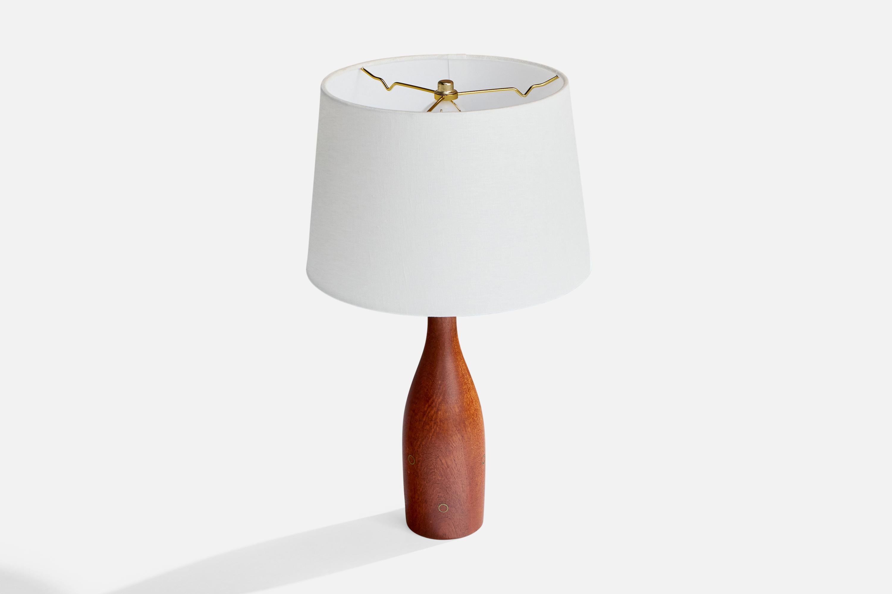 Mid-Century moderno Lampada da tavolo di design danese, teak, ottone, Danimarca, anni '50 in vendita