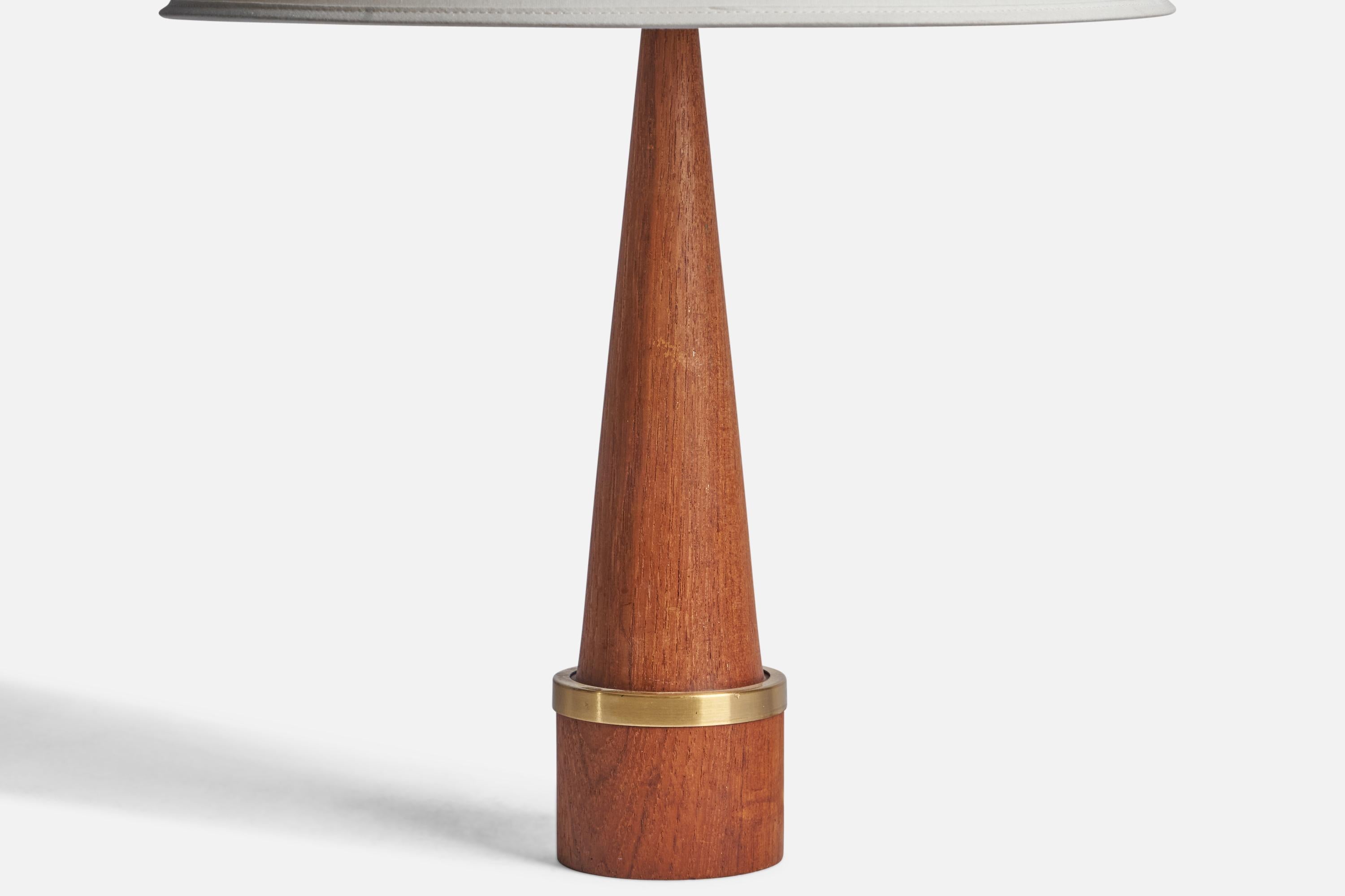 Danish Designer, Table Lamp, Teak, Brass, Denmark, 1950s In Good Condition For Sale In High Point, NC