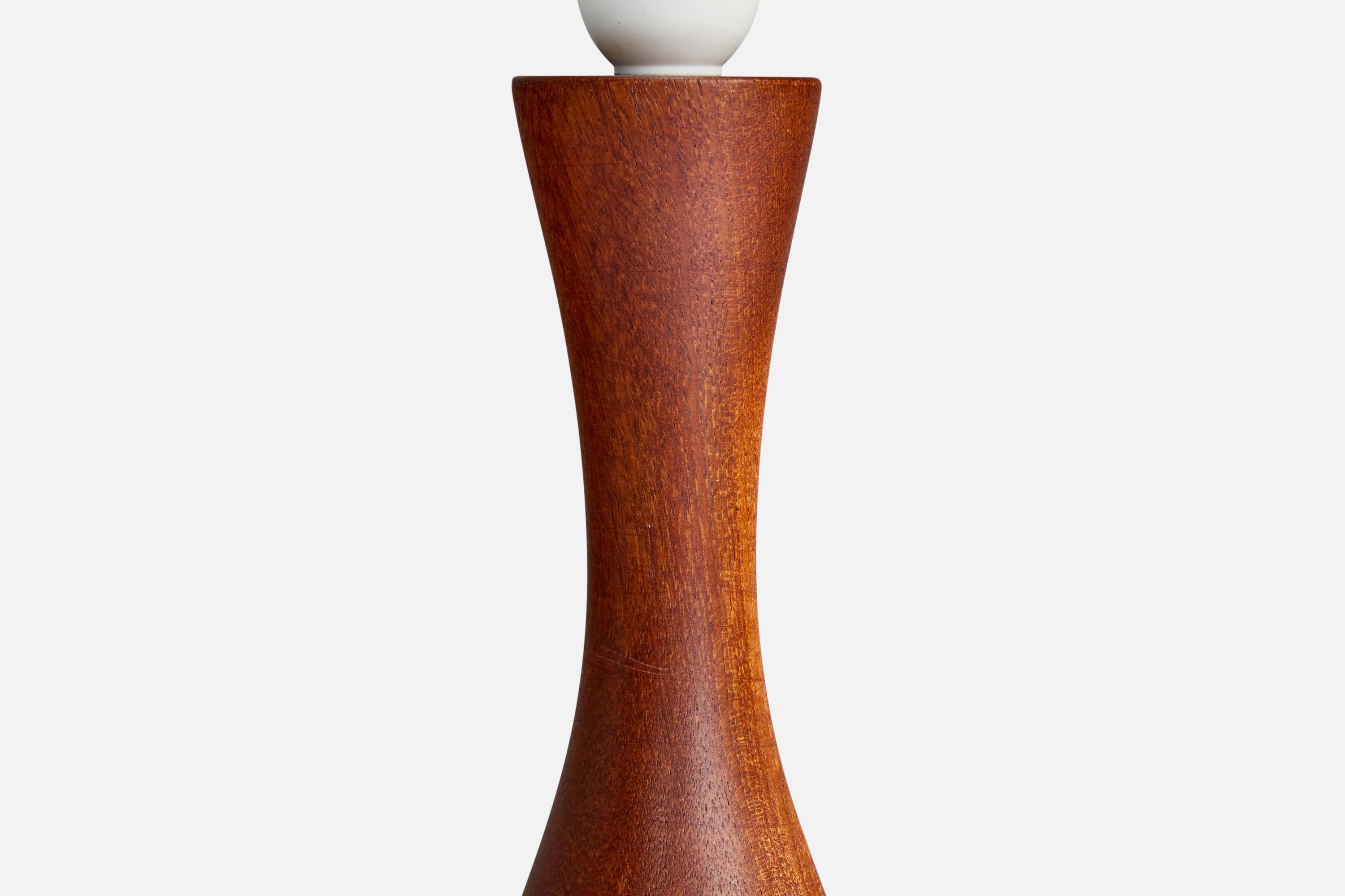 Danese Lampada da tavolo di design danese, teak, ottone, Danimarca, anni '50 in vendita