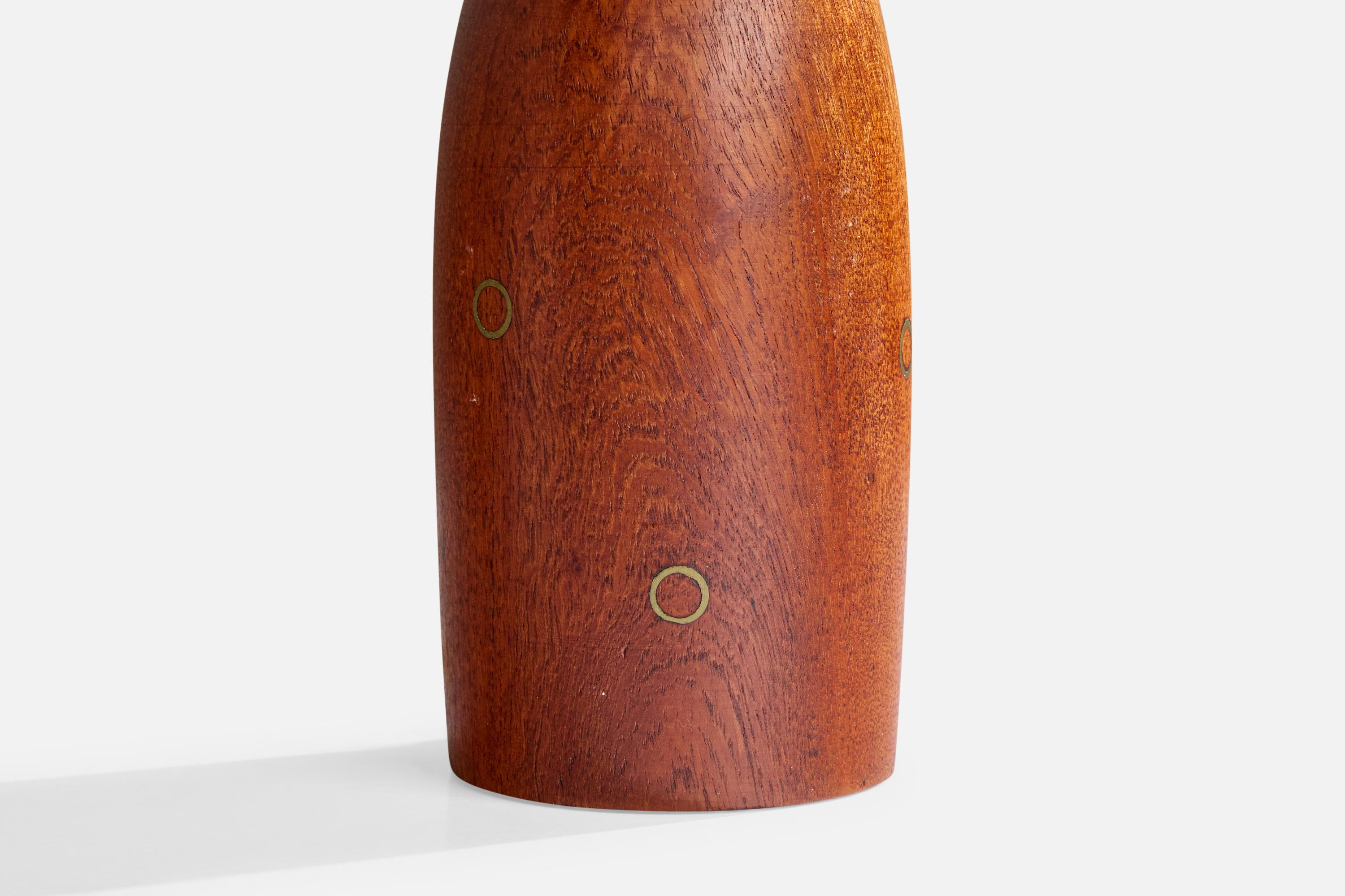 Lampada da tavolo di design danese, teak, ottone, Danimarca, anni '50 In condizioni buone in vendita a High Point, NC