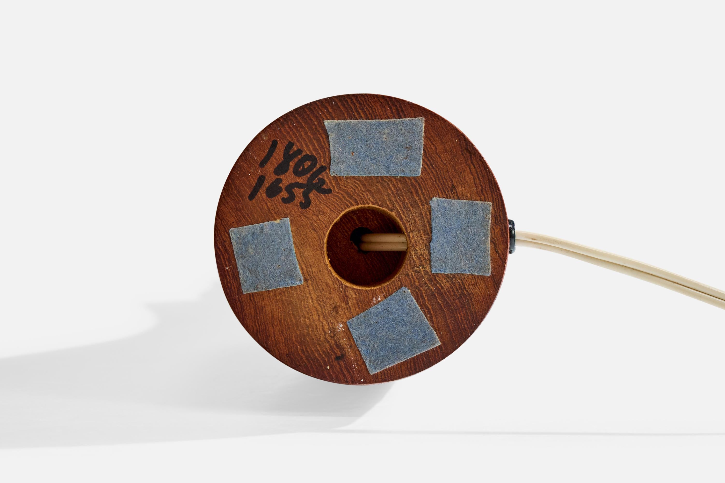 Ottone Lampada da tavolo di design danese, teak, ottone, Danimarca, anni '50 in vendita