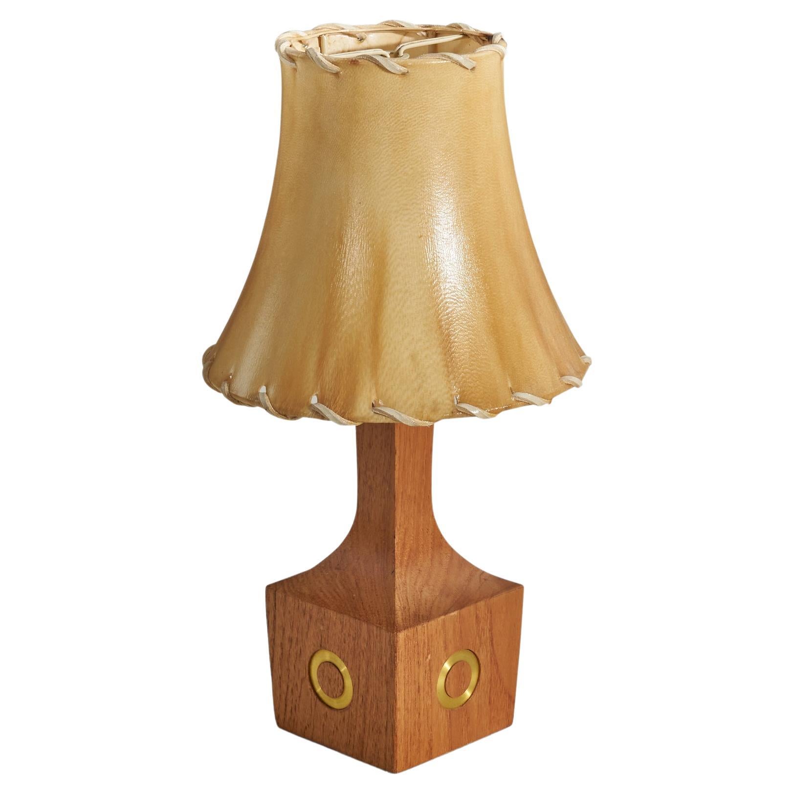 Dänische Designerin, Tischlampe, Teakholz, Messing, Leder, Dänemark, 1950er Jahre