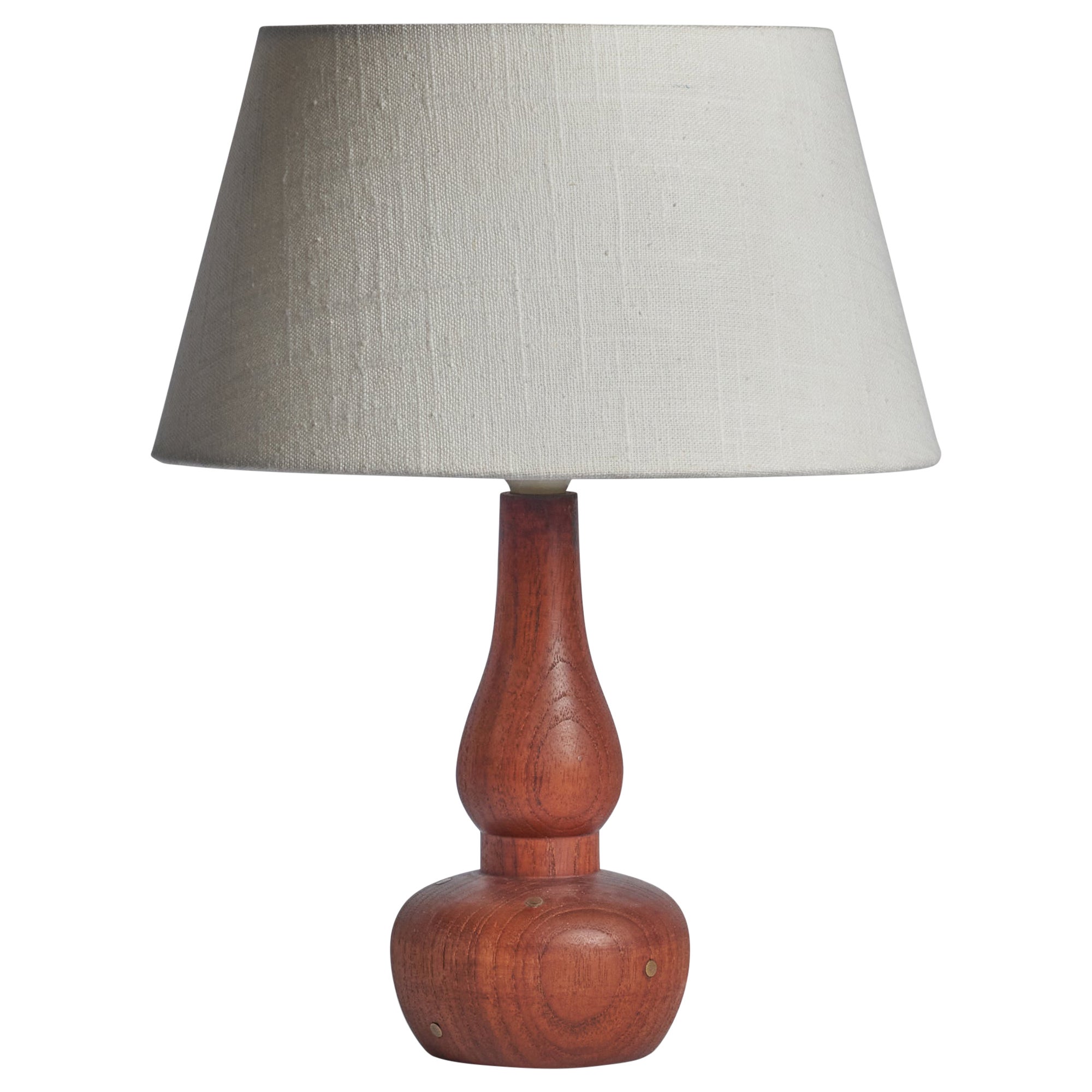 Dänische Designerin, Tischlampe, Nussbaum, Messing, Dänemark, 1950er Jahre