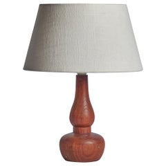 Dänische Designerin, Tischlampe, Nussbaum, Messing, Dänemark, 1950er Jahre