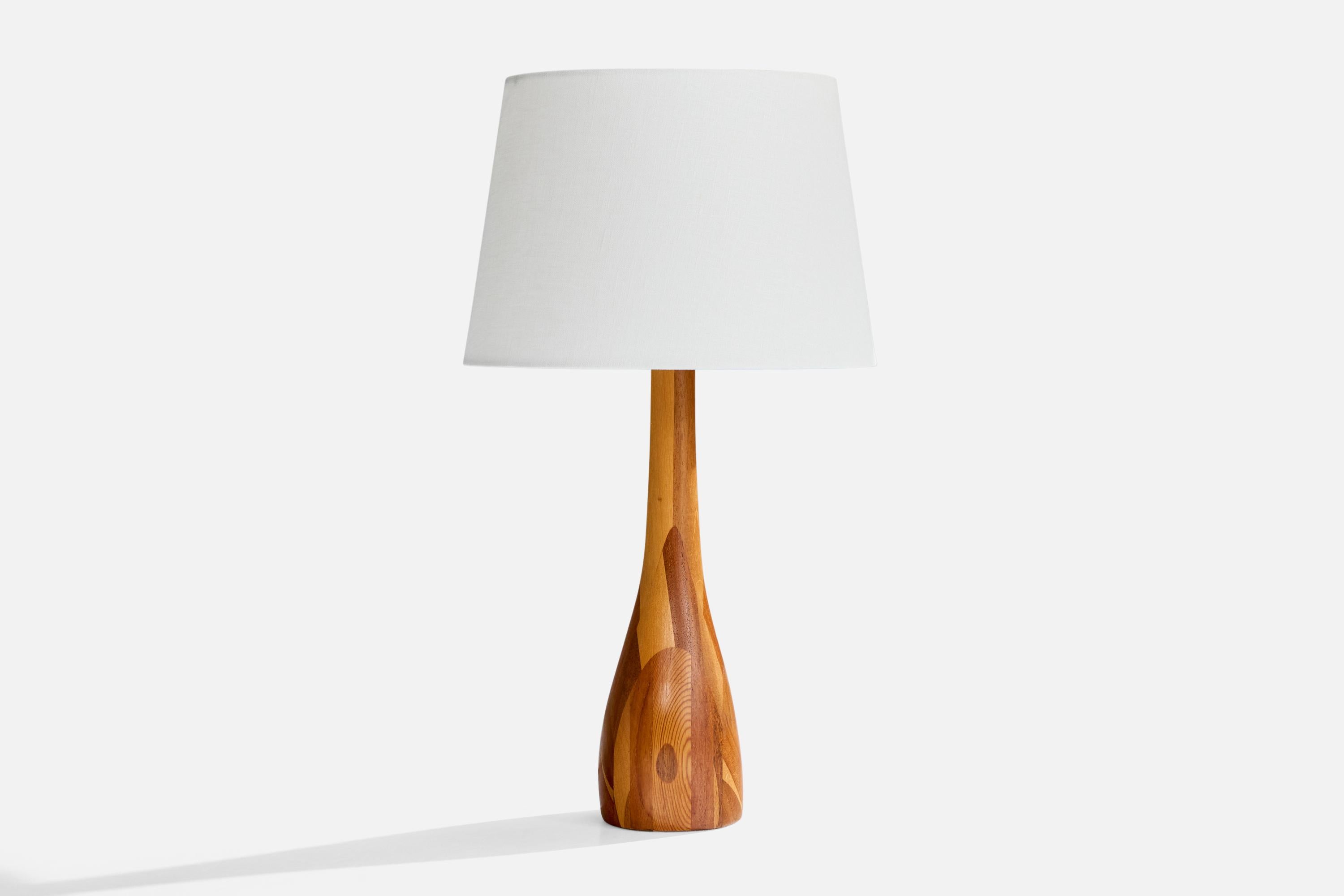 Lampada da tavolo in legno laminato misto progettata e prodotta in Danimarca, anni '50 circa.

Dimensioni del paralume (in pollici): 8
