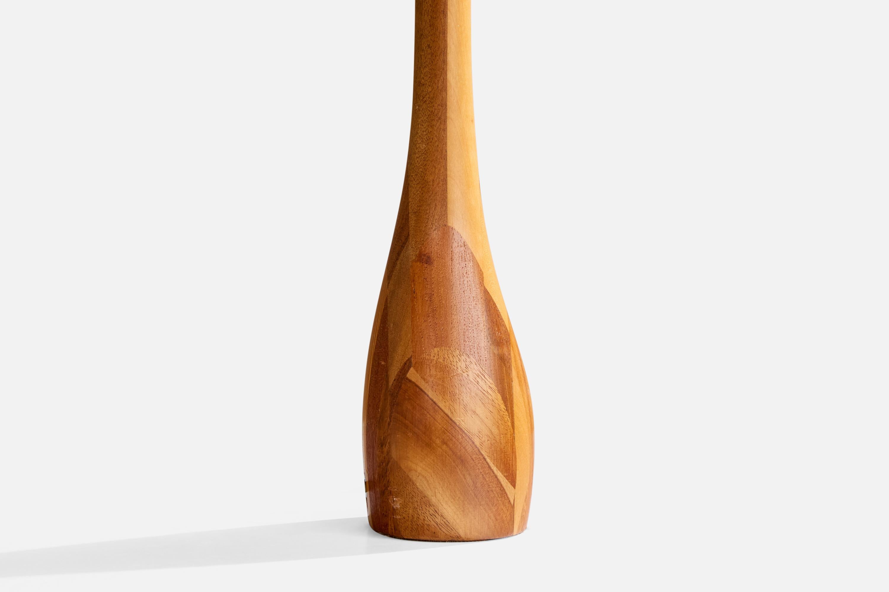 Metà XX secolo Lampada da tavolo di design danese, Wood, Danimarca, anni '50 in vendita
