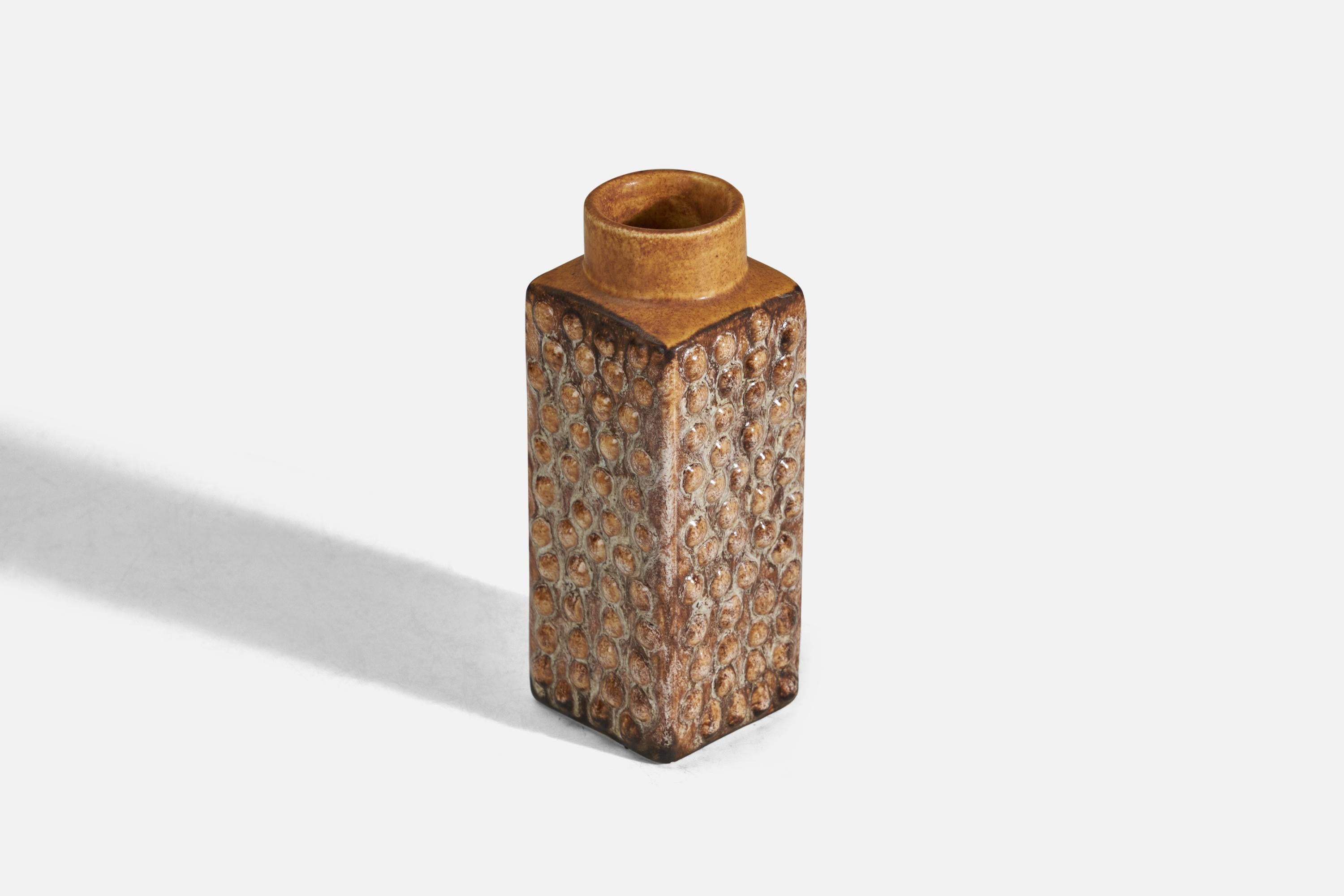 Danish Designer, Vase, Brown Glazed Stoneware, Denmark, 1960s In Good Condition For Sale In High Point, NC