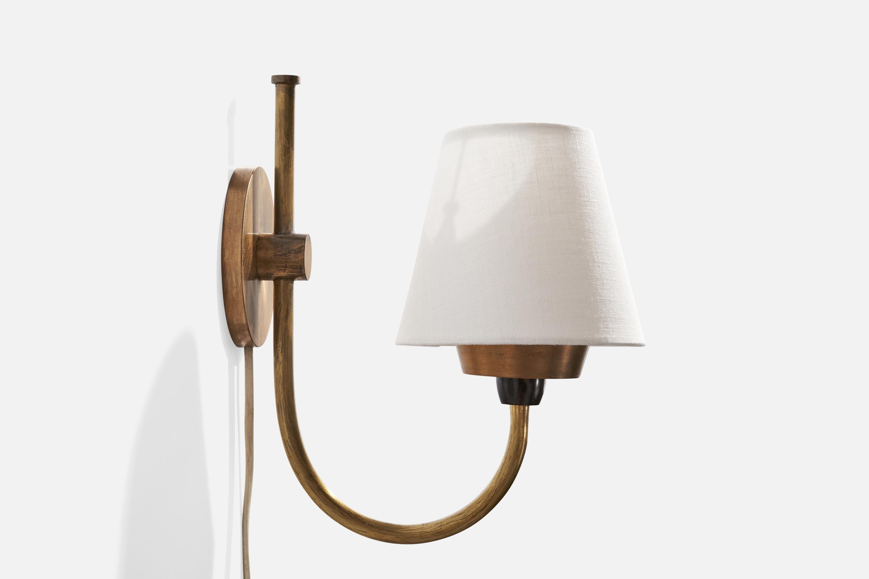 Danois Design/One, applique murale, laiton, bakélite, tissu, Danemark, années 1940 en vente