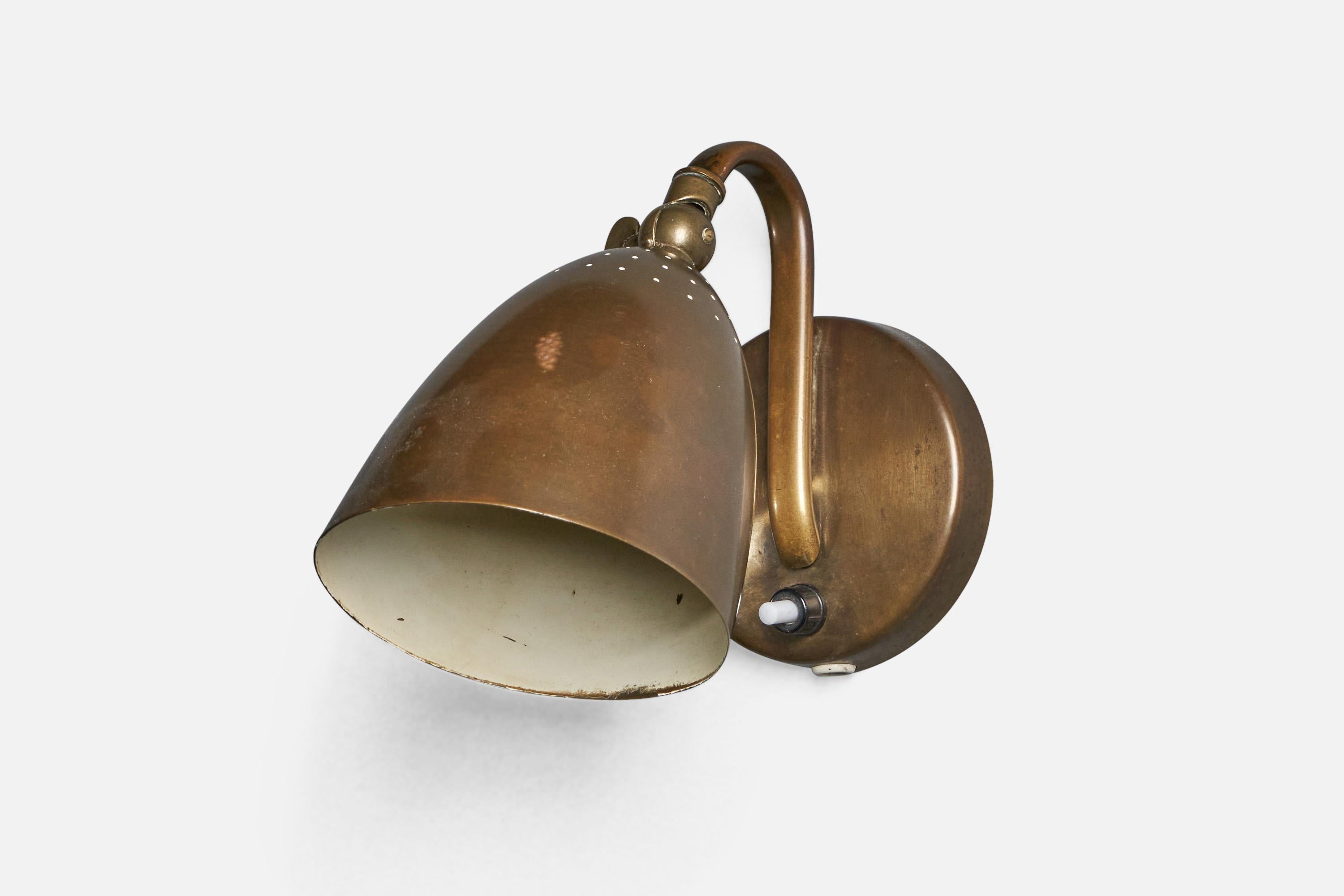 A brass wall light designed and produced in Denmark, 1940s.

Overall Dimensions (inches): 6.15