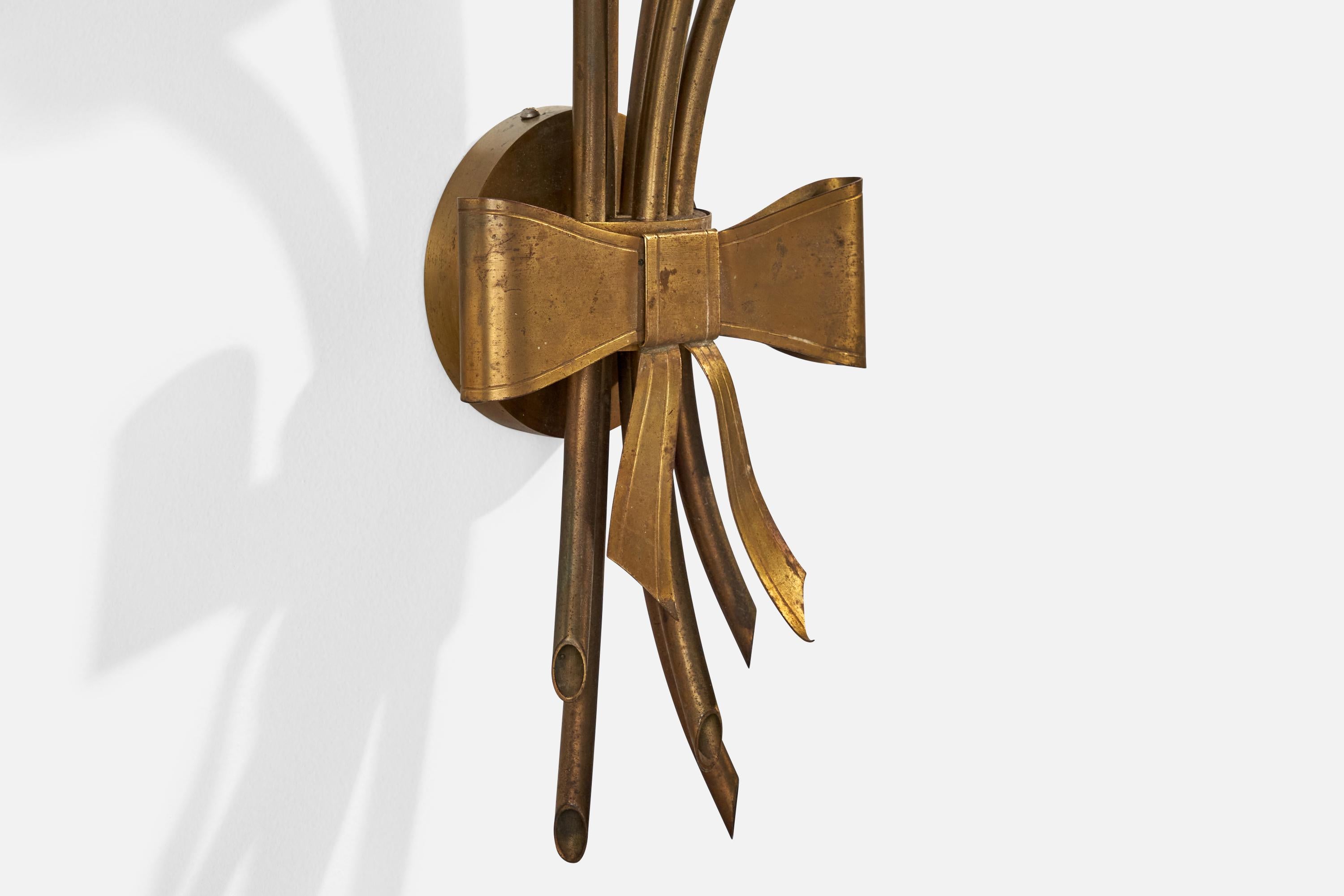 Metà XX secolo Designer danese, lampada da parete, ottone, Danimarca, anni '40 in vendita