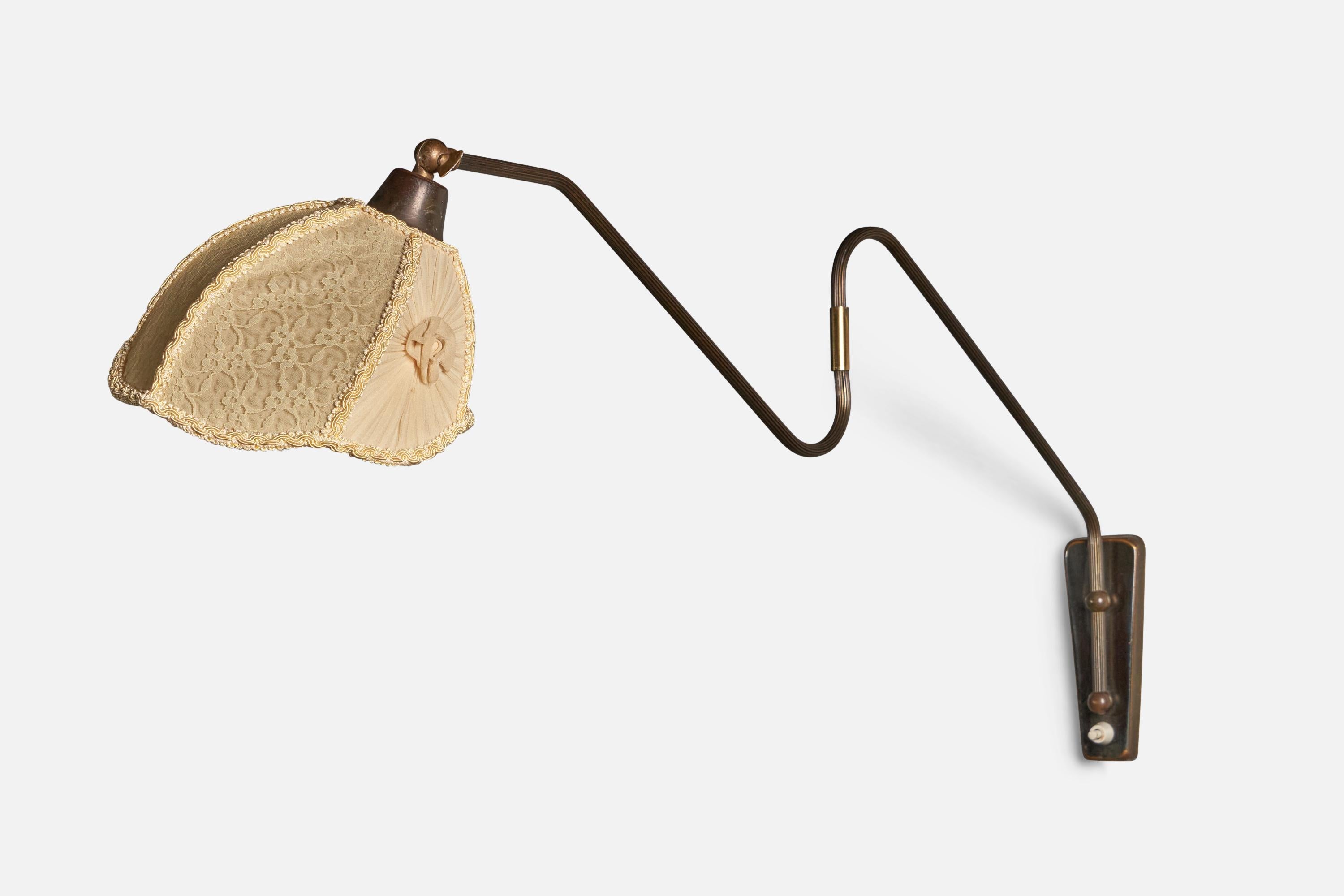 An adjustable brass and beige fabric wall light, designed and produced in Denmark, 1940s.

Overall Dimensions (inches): 12.5