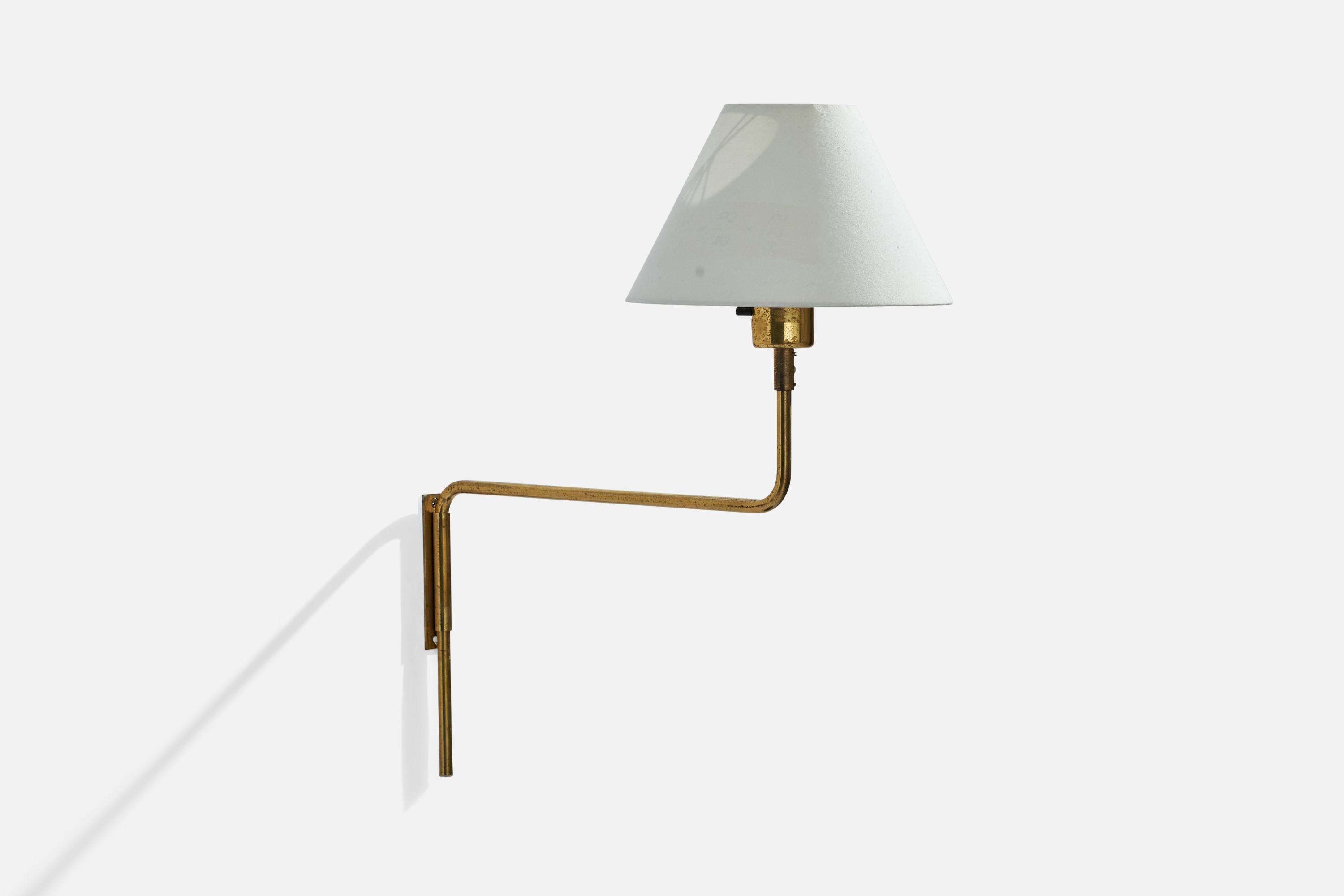 An adjustable brass and white fabric wall light designed and produced in Denmark, 1940s.

Overall Dimensions (inches): 16” H x 12.5” W x 16” D
Back Plate Dimensions (inches): 4”  H x .75” W x .25”  D
Bulb Specifications: E-26 Bulb
Number of Sockets: