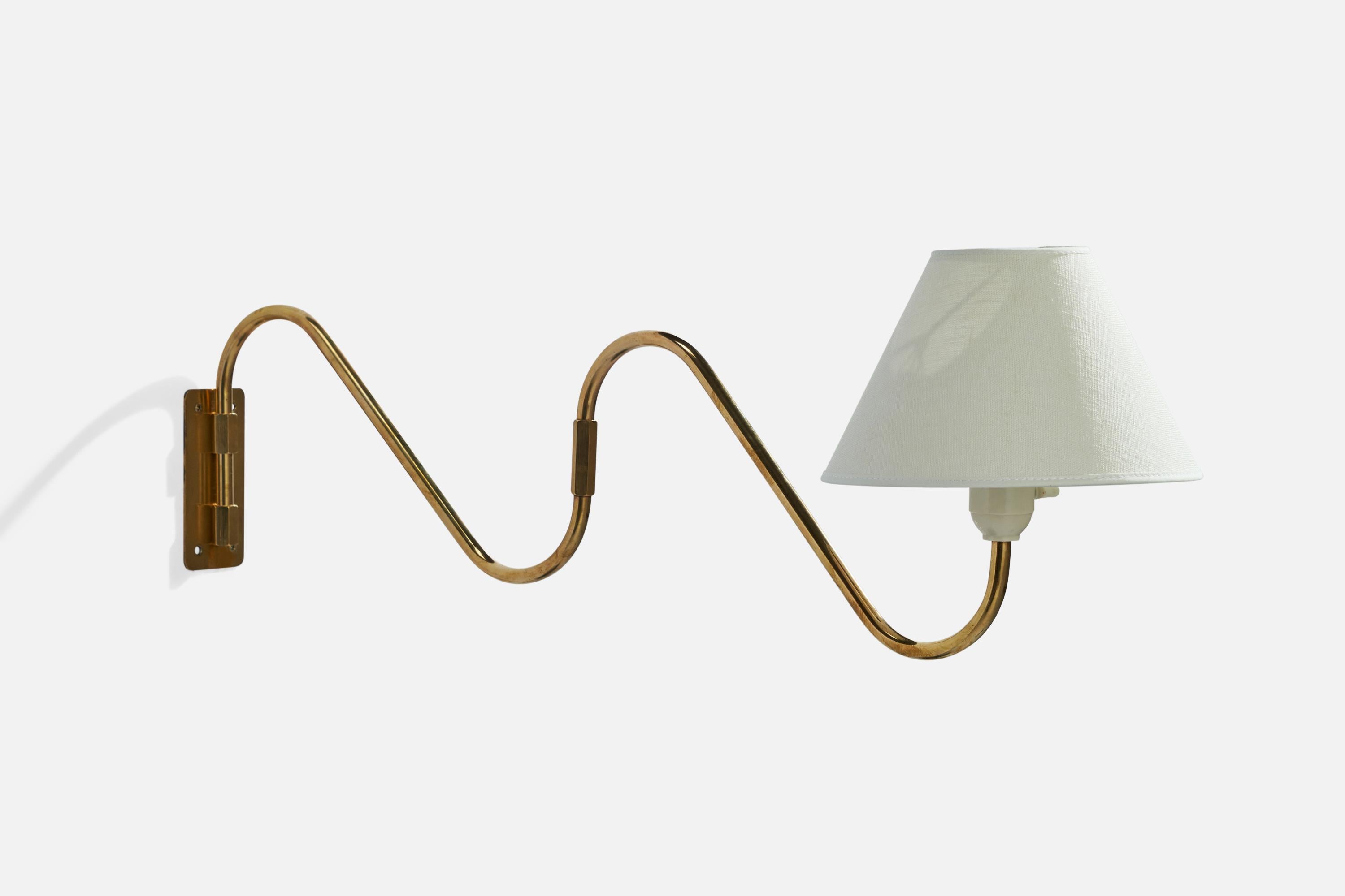 An adjustable brass and white fabric wall light designed and produced in Denmark, 1940s.

Overall Dimensions (inches): 7” H x 24”  W x 25.5” D
Back Plate Dimensions (inches): 4.5”  H x 2.25”  W x .25” D
Bulb Specifications: E-26 Bulb
Number of